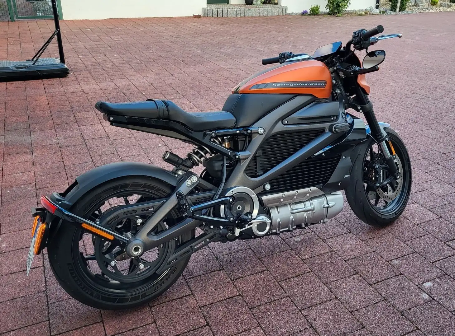 Harley-Davidson LiveWire First Strike Оранжевий - 2