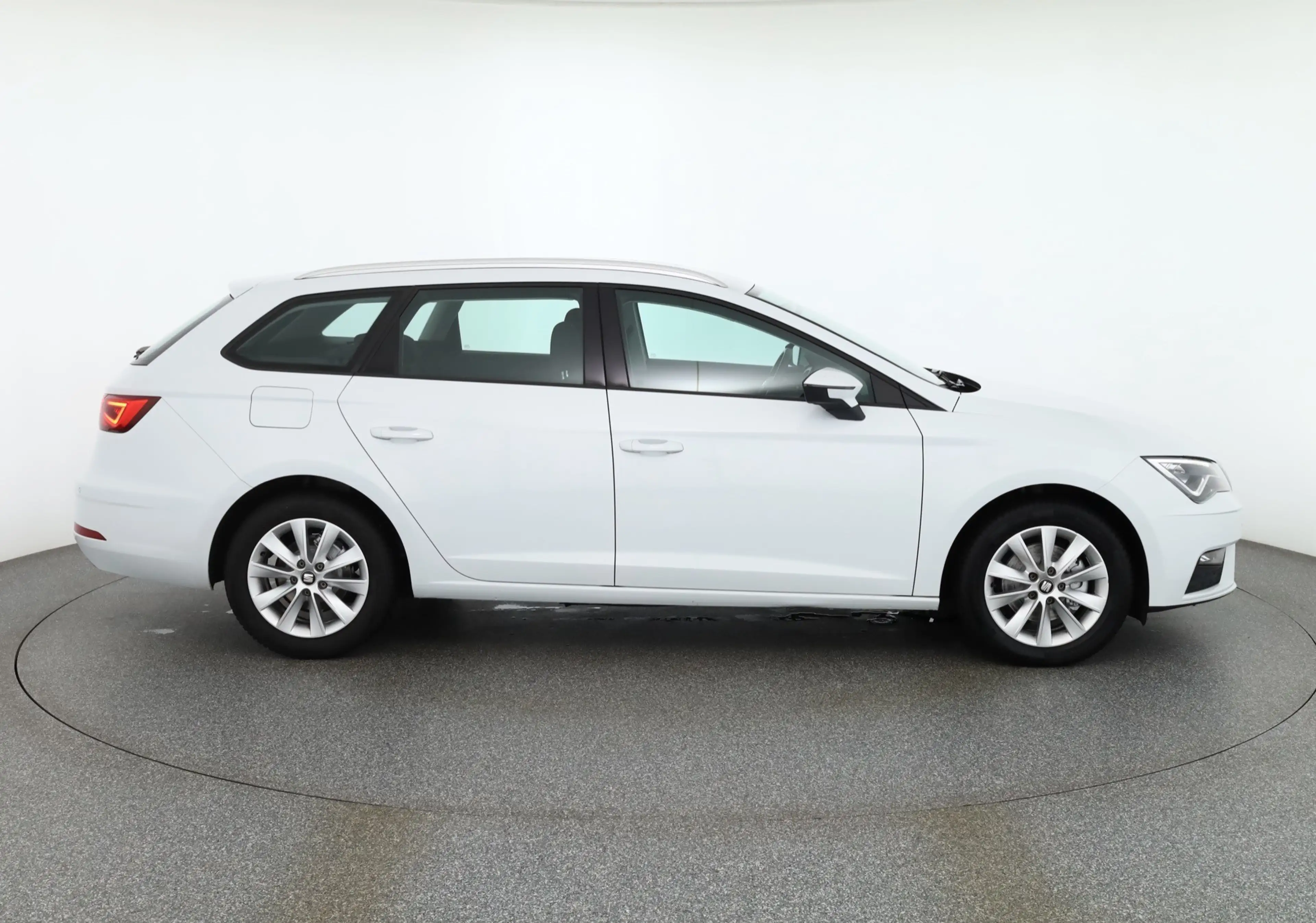 SEAT Leon ST 1.5 Xcellence LED Navi ACC Kamera DAB — photo 7