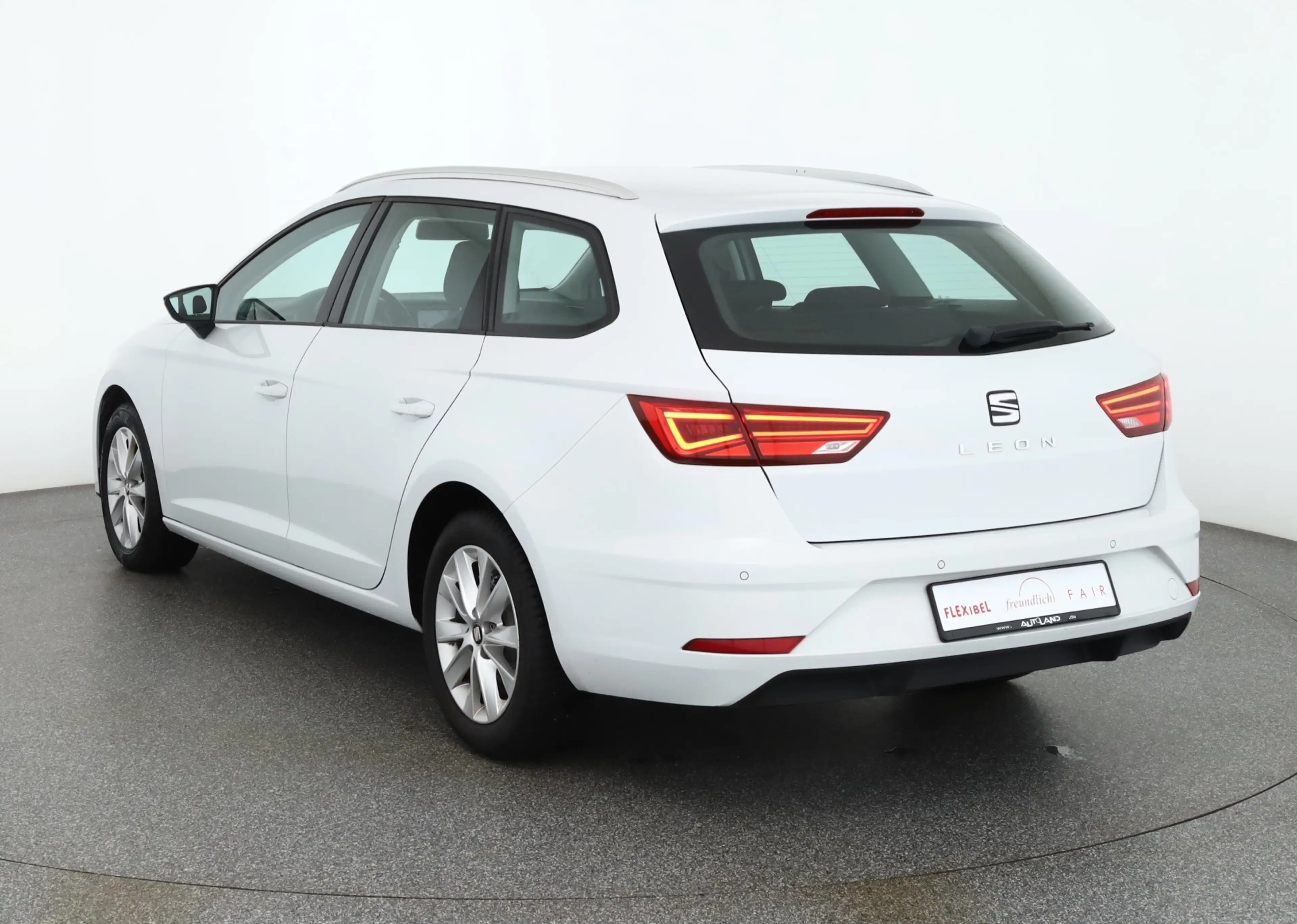 SEAT Leon ST 1.5 Xcellence LED Navi ACC Kamera DAB — photo 4