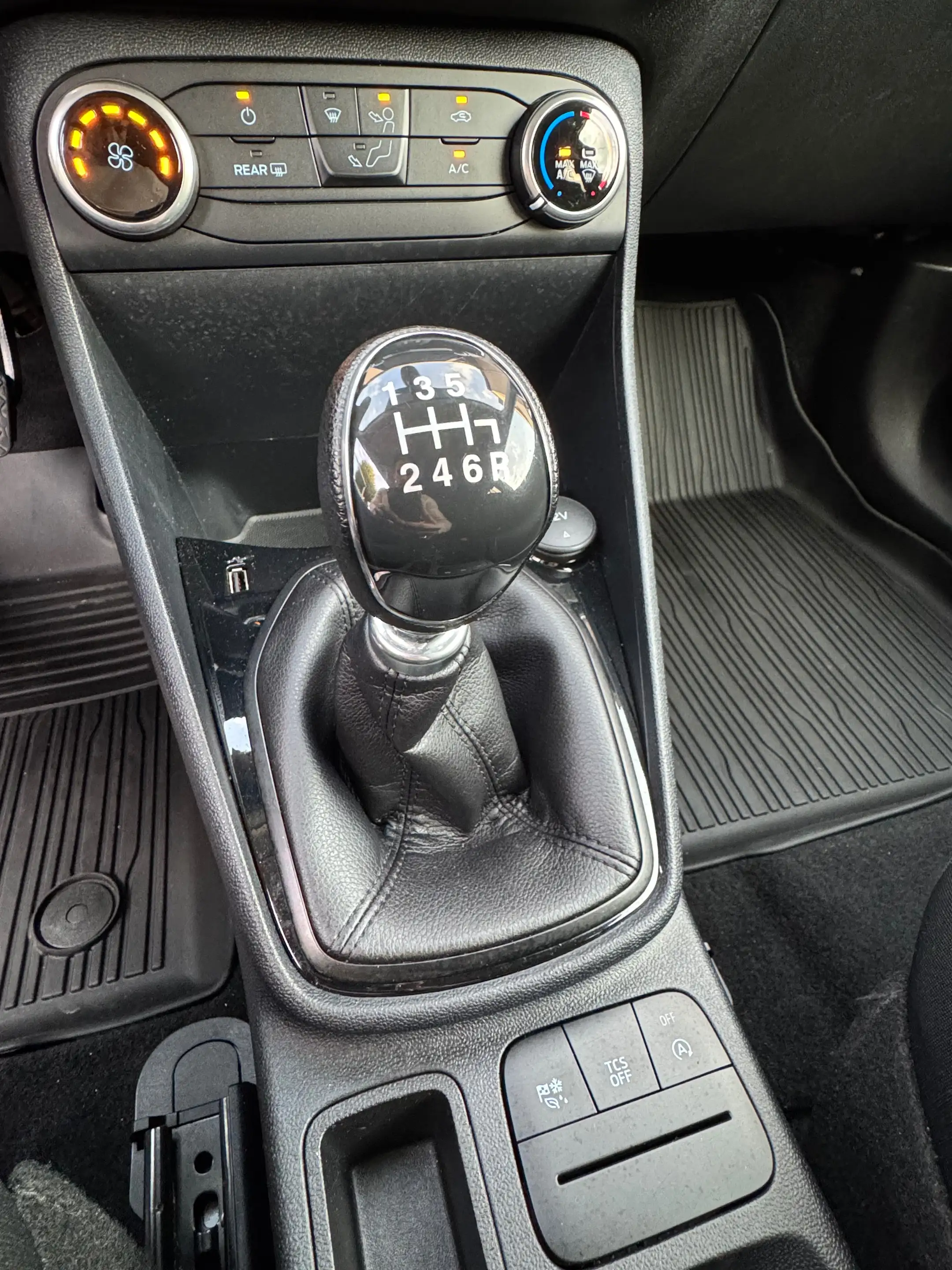 Ford Fiesta VAN 1.5TDCi Business TVA Déductible! 50.000km — photo 7