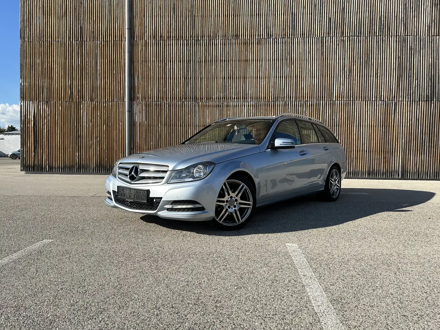 Mercedes-Benz C 250 T Avantgarde BlueEfficiency 4MATIC CDI Aut. Grau - 1