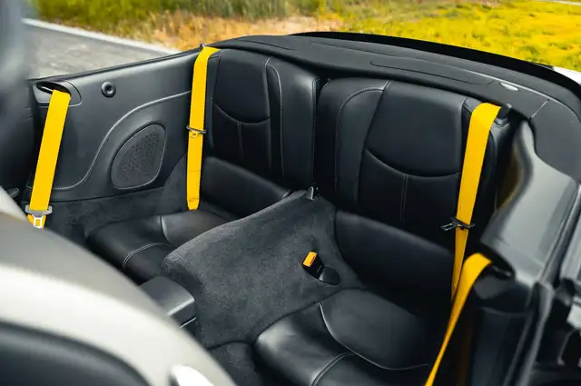 Porsche 911 view 6