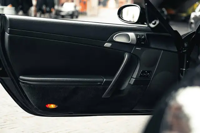Porsche 911 view 12
