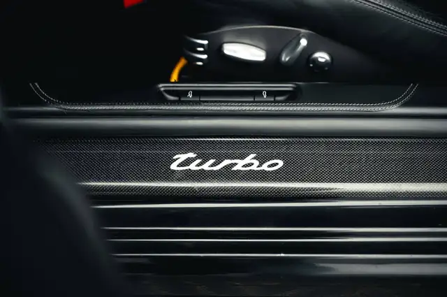 Porsche 911 view 11