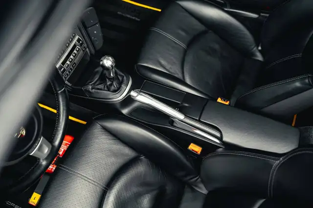 Porsche 911 view 9