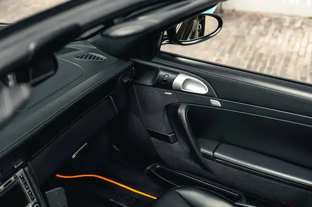 Porsche 911 view 5