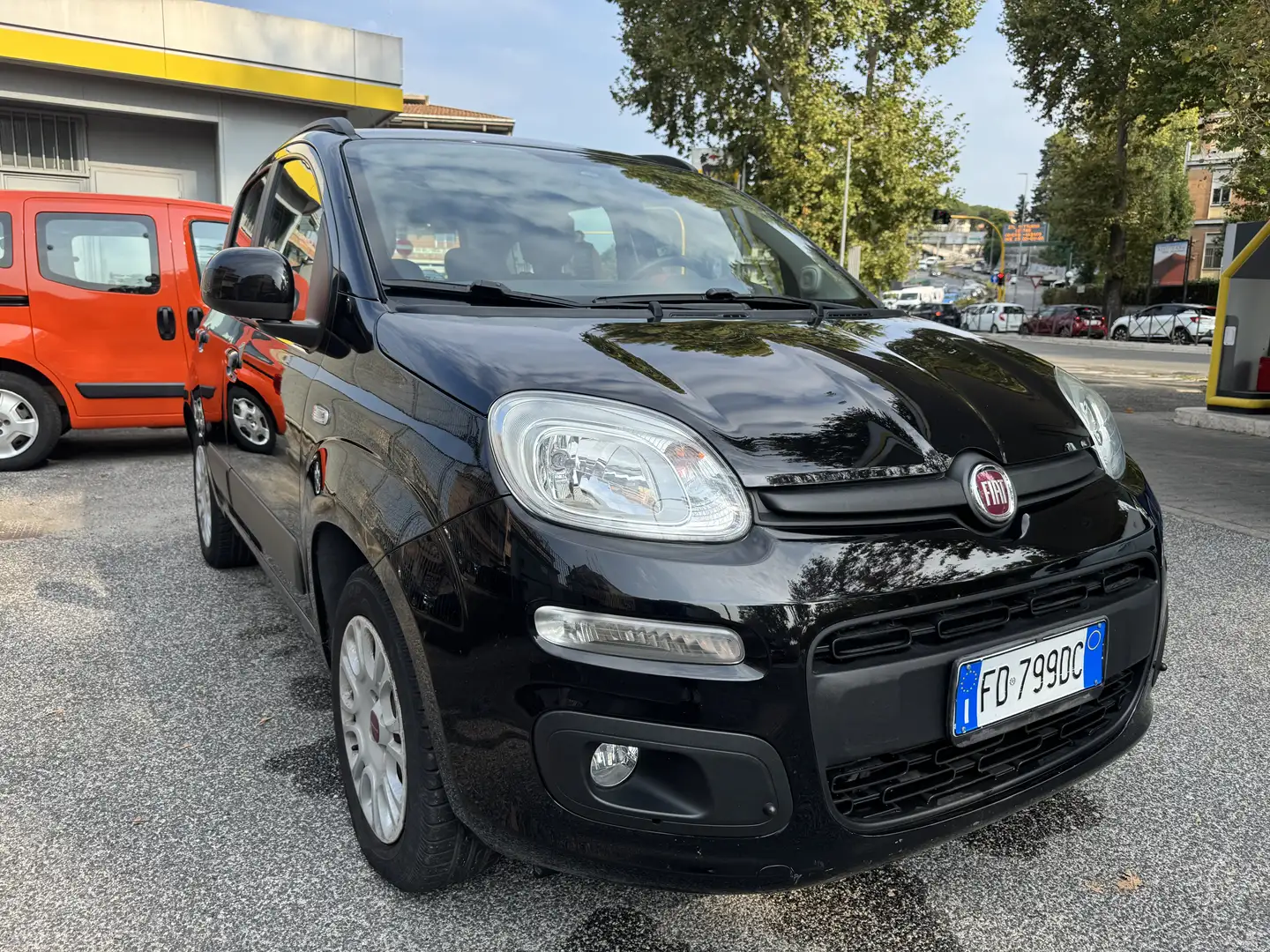 Fiat Panda 5 posti 0.9  Lounge 85cv E6 Prezzo reale Nero - 2