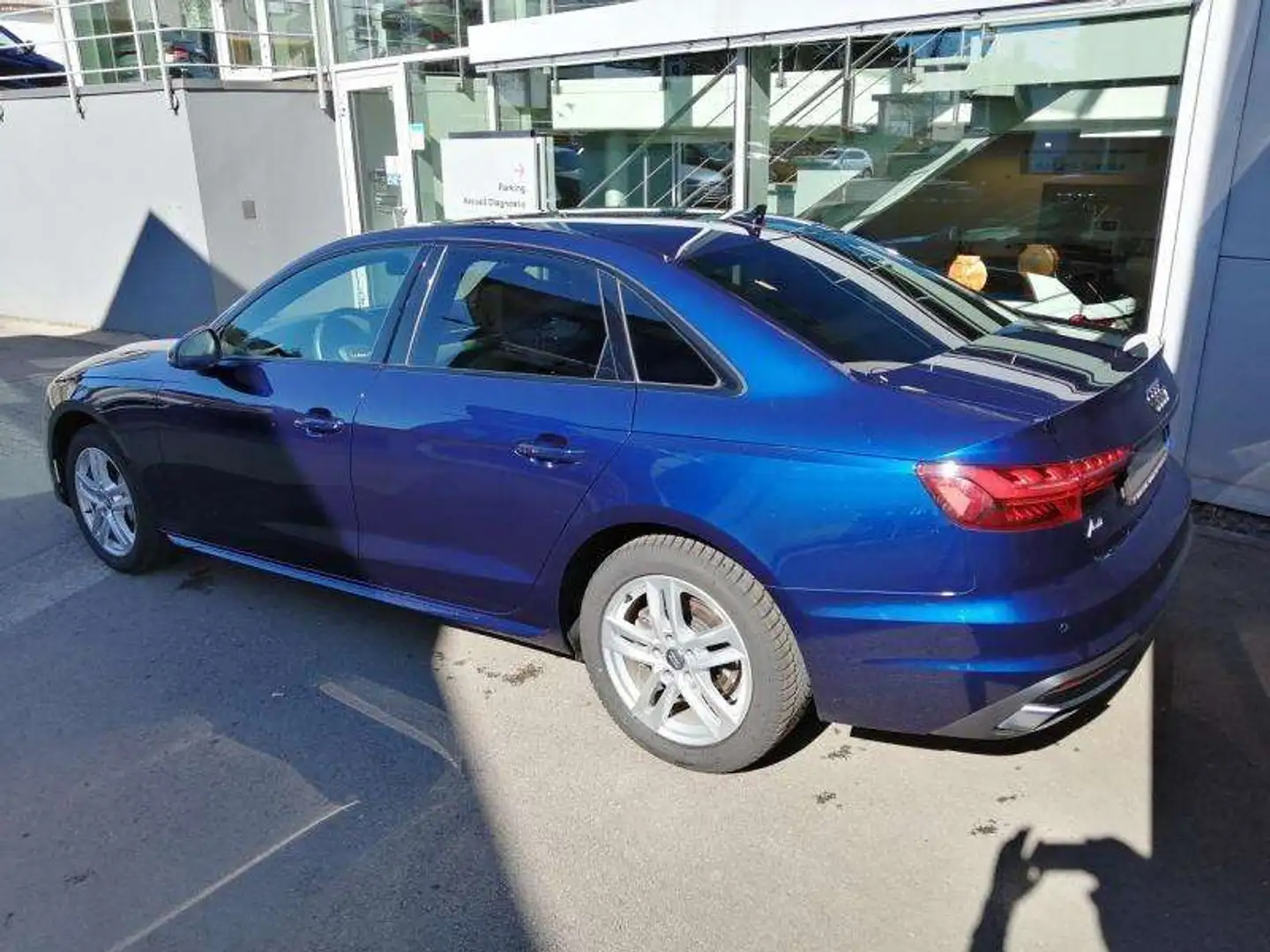 Audi A4 Limousine Advanced 40 TDI s-tr Bleu - 2