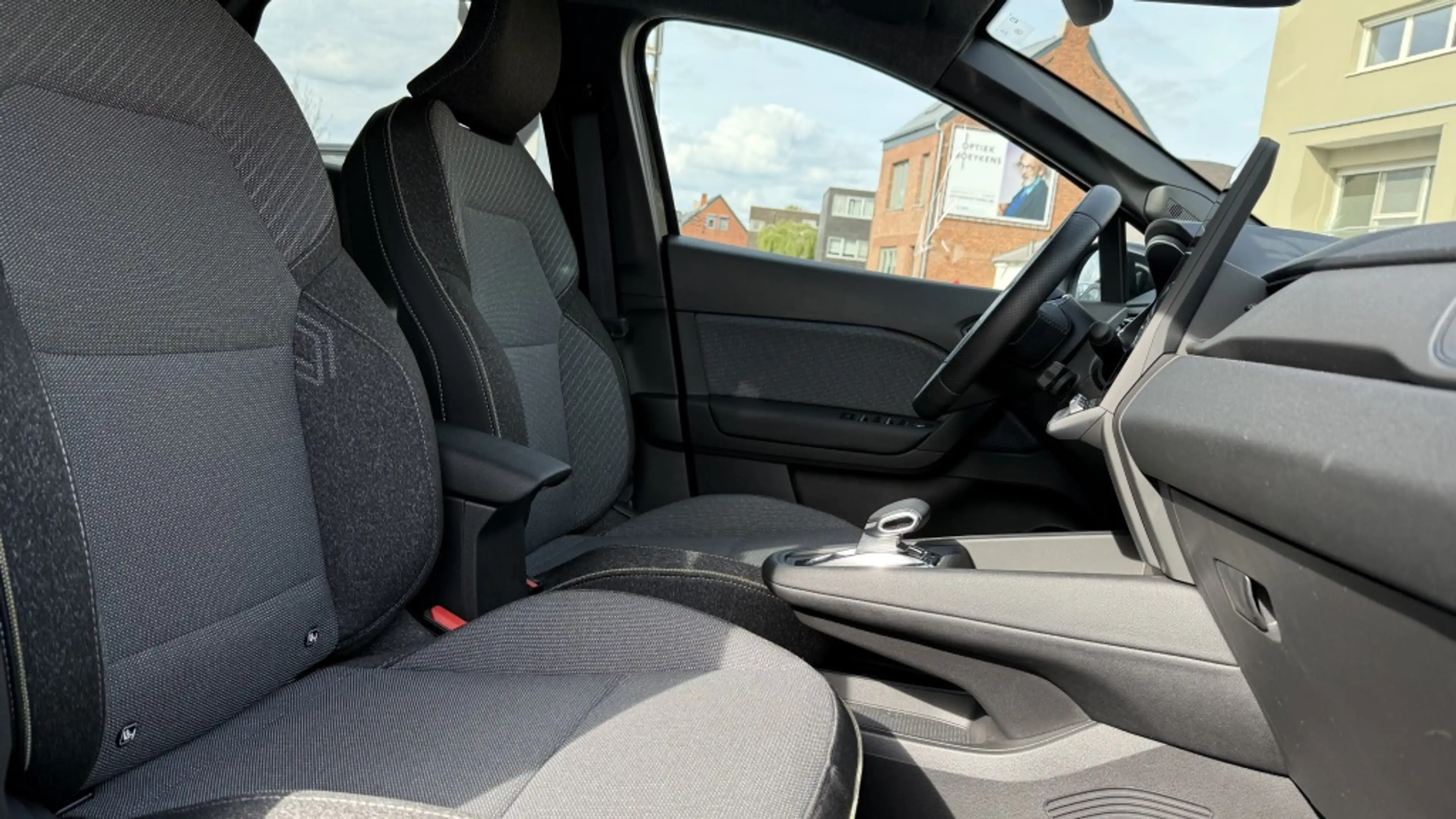 Renault Symbioz 145 E-Tech Full Hybrid Techno — photo 12