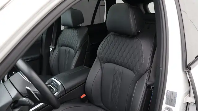 BMW X5 view 10