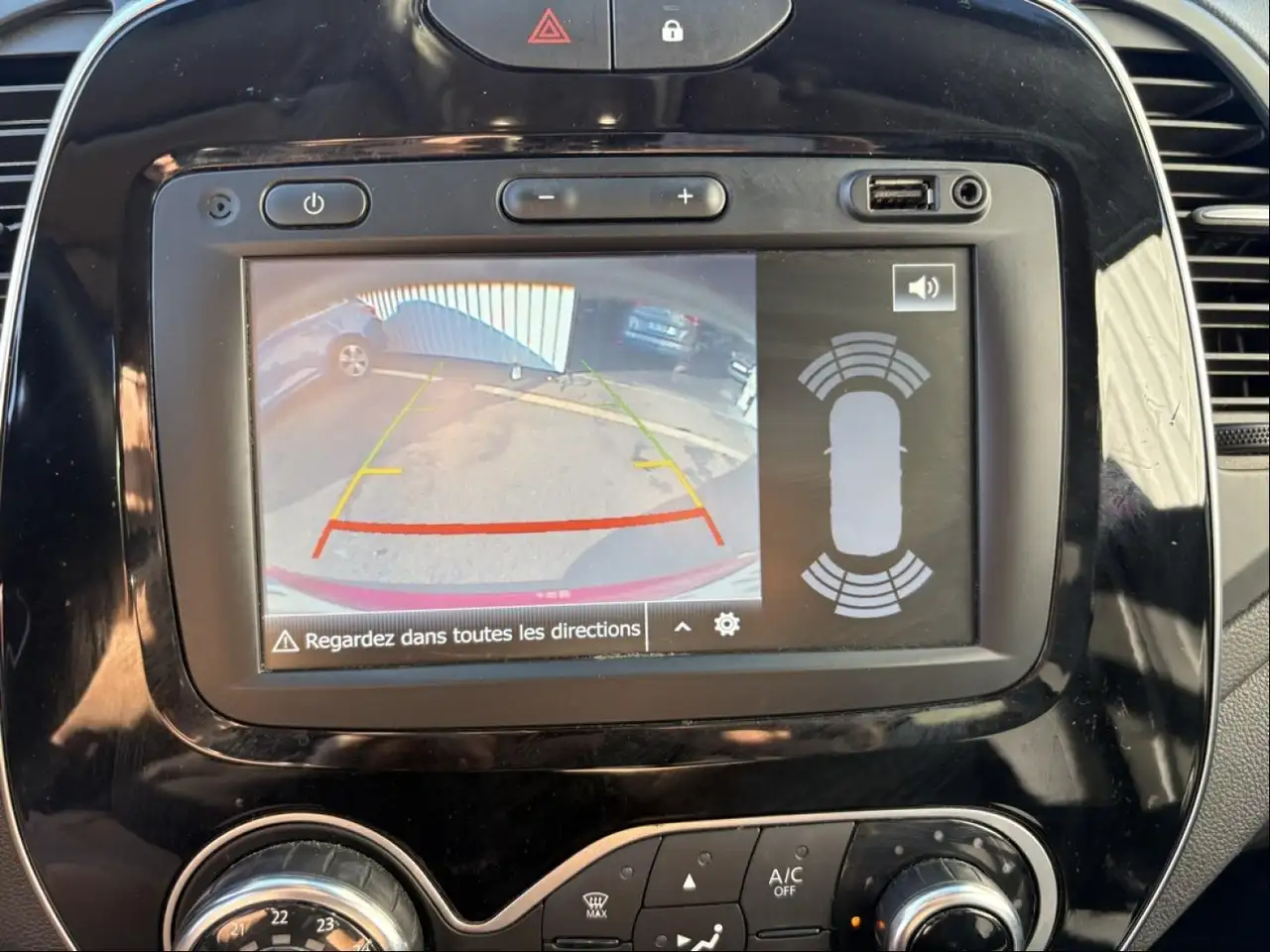 Renault Captur — photo 14