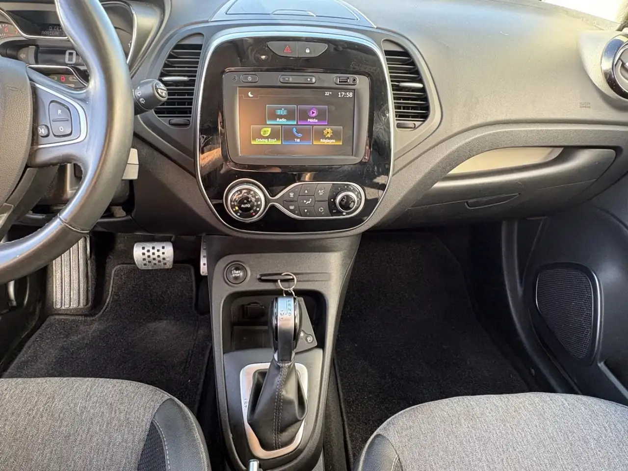 Renault Captur — photo 13