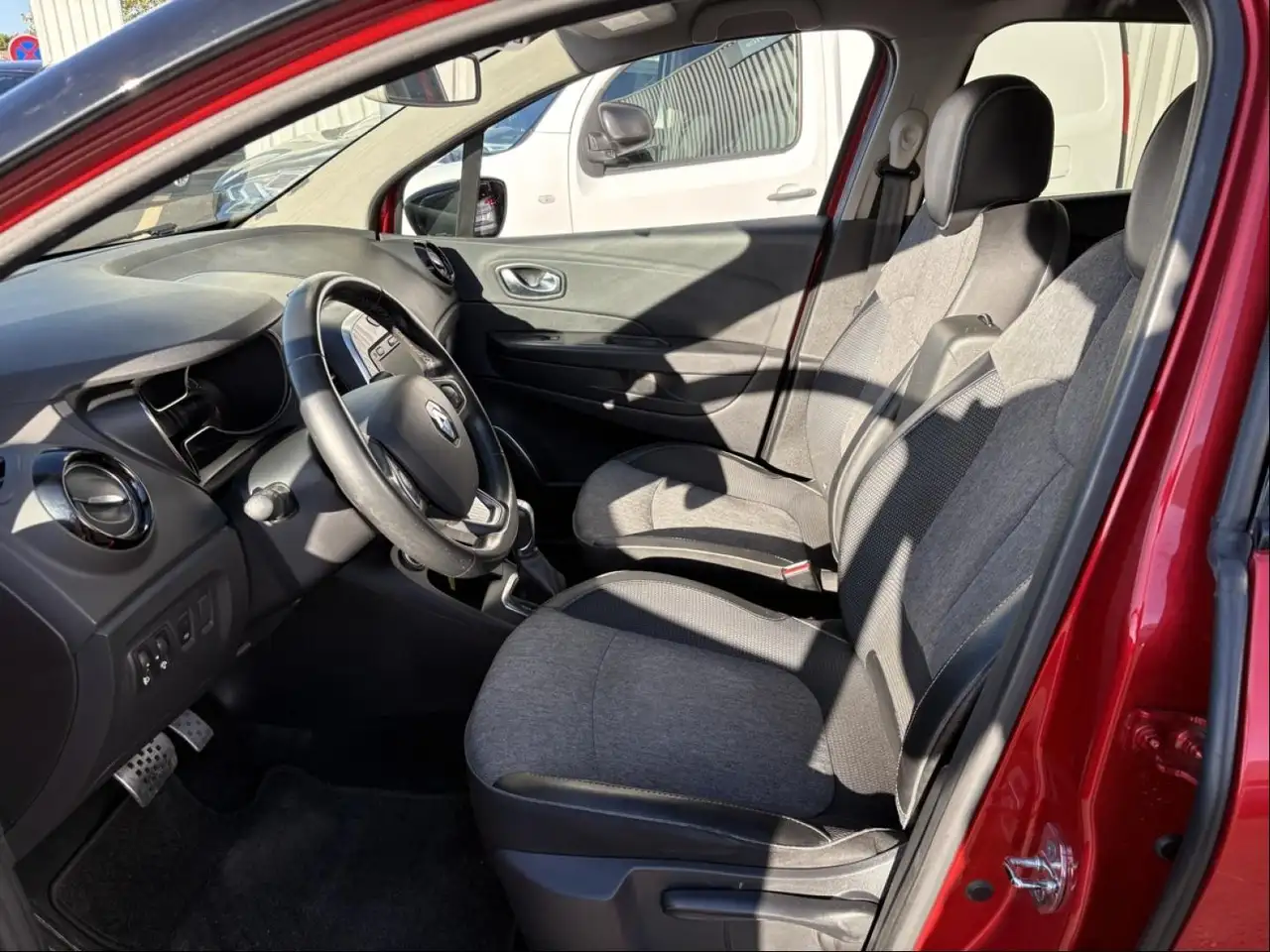 Renault Captur — photo 9