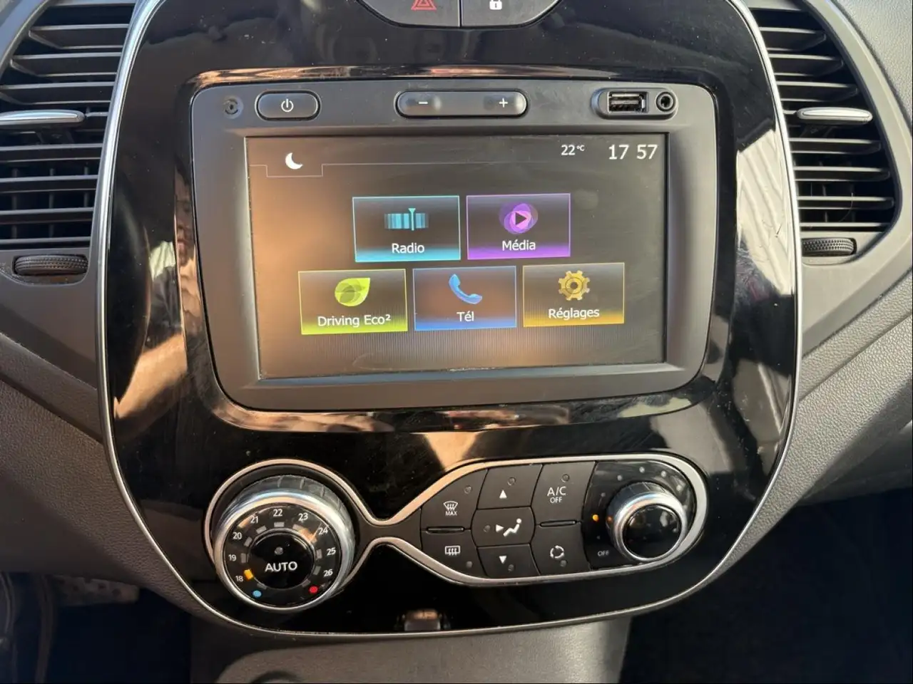 Renault Captur — photo 12