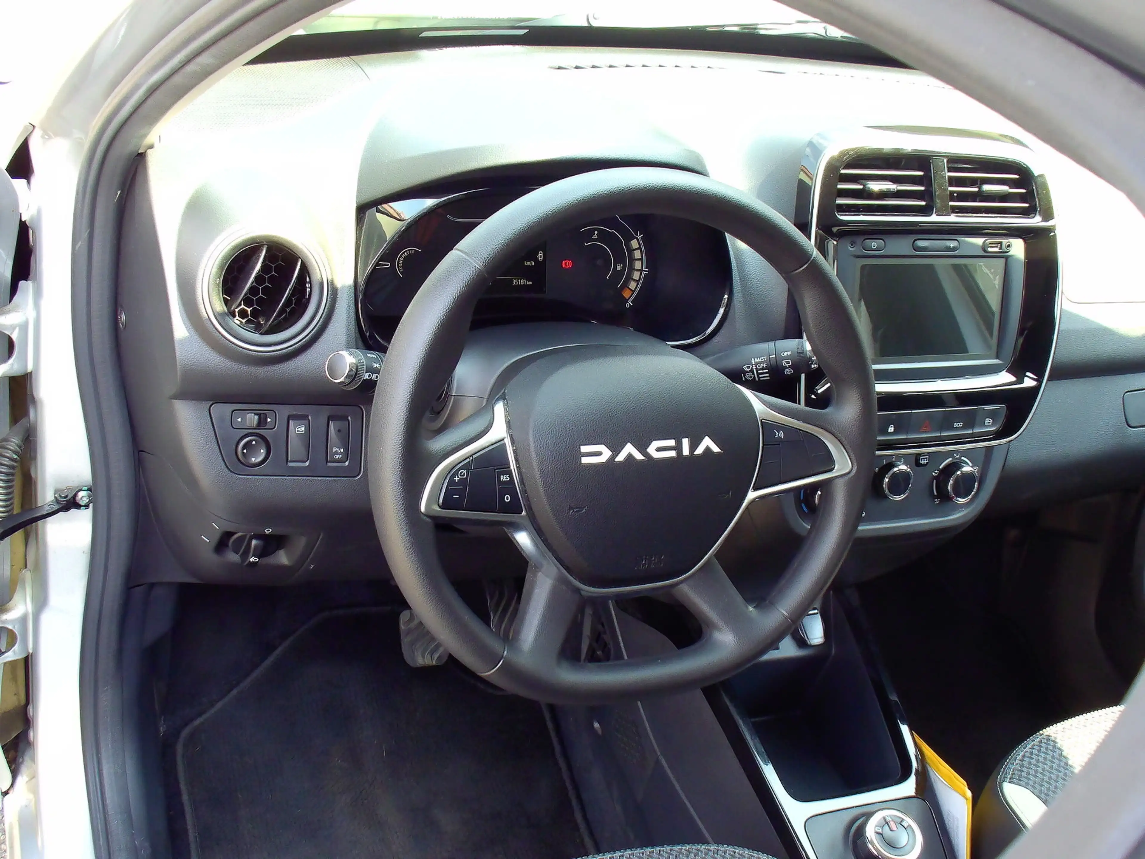Dacia Spring Essential — photo 9