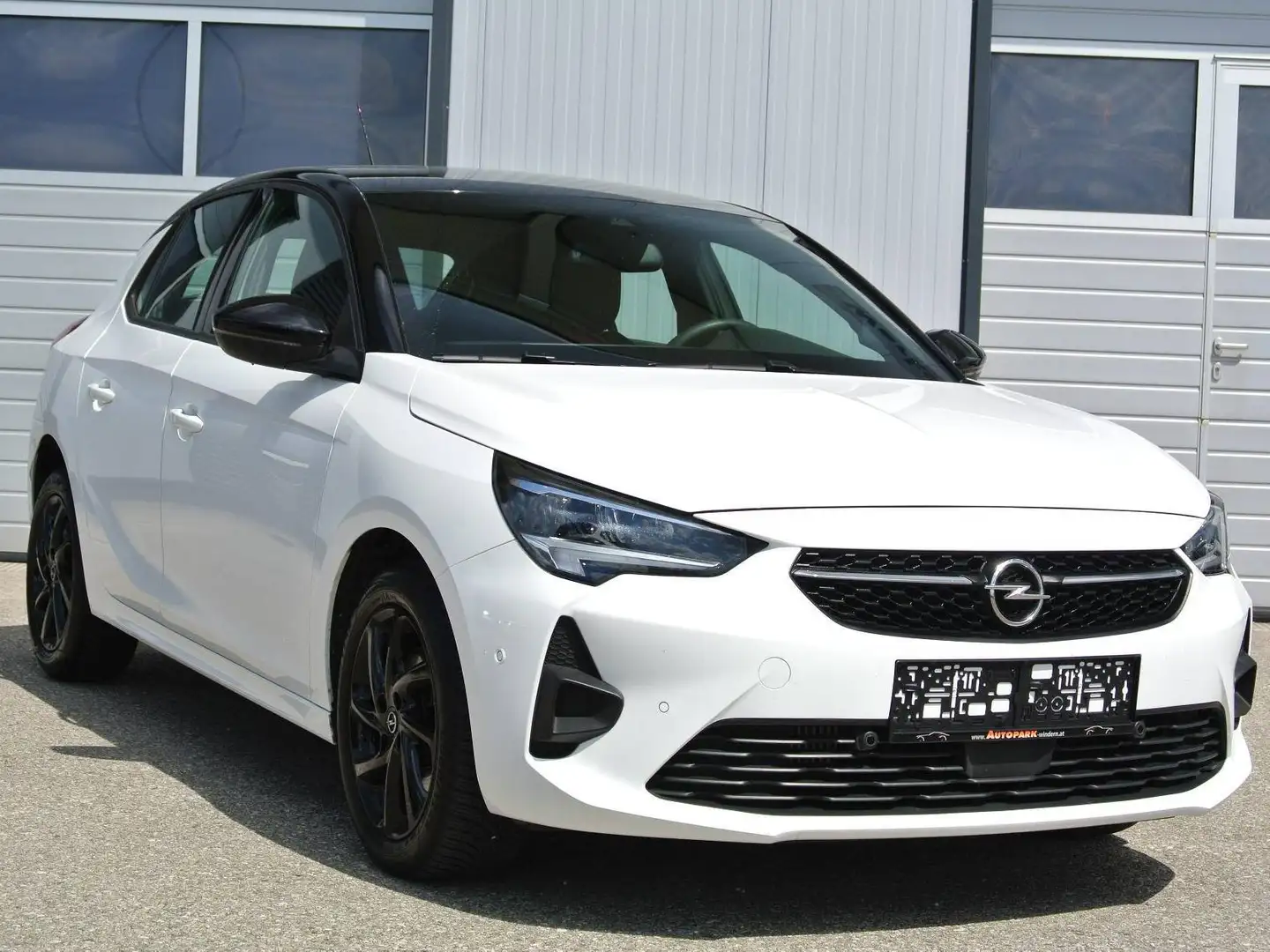 Opel Corsa 1.2 Aut. **GS-Line** NAVI * KAMERA * PDC * Keyless Weiß - 1
