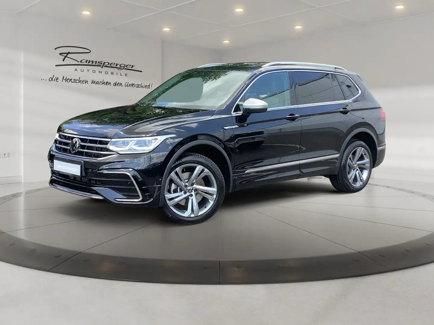 Volkswagen Tiguan Allspace 2.0 TDI DSG R-Line 4M. AHK Pano Schwarz - 2