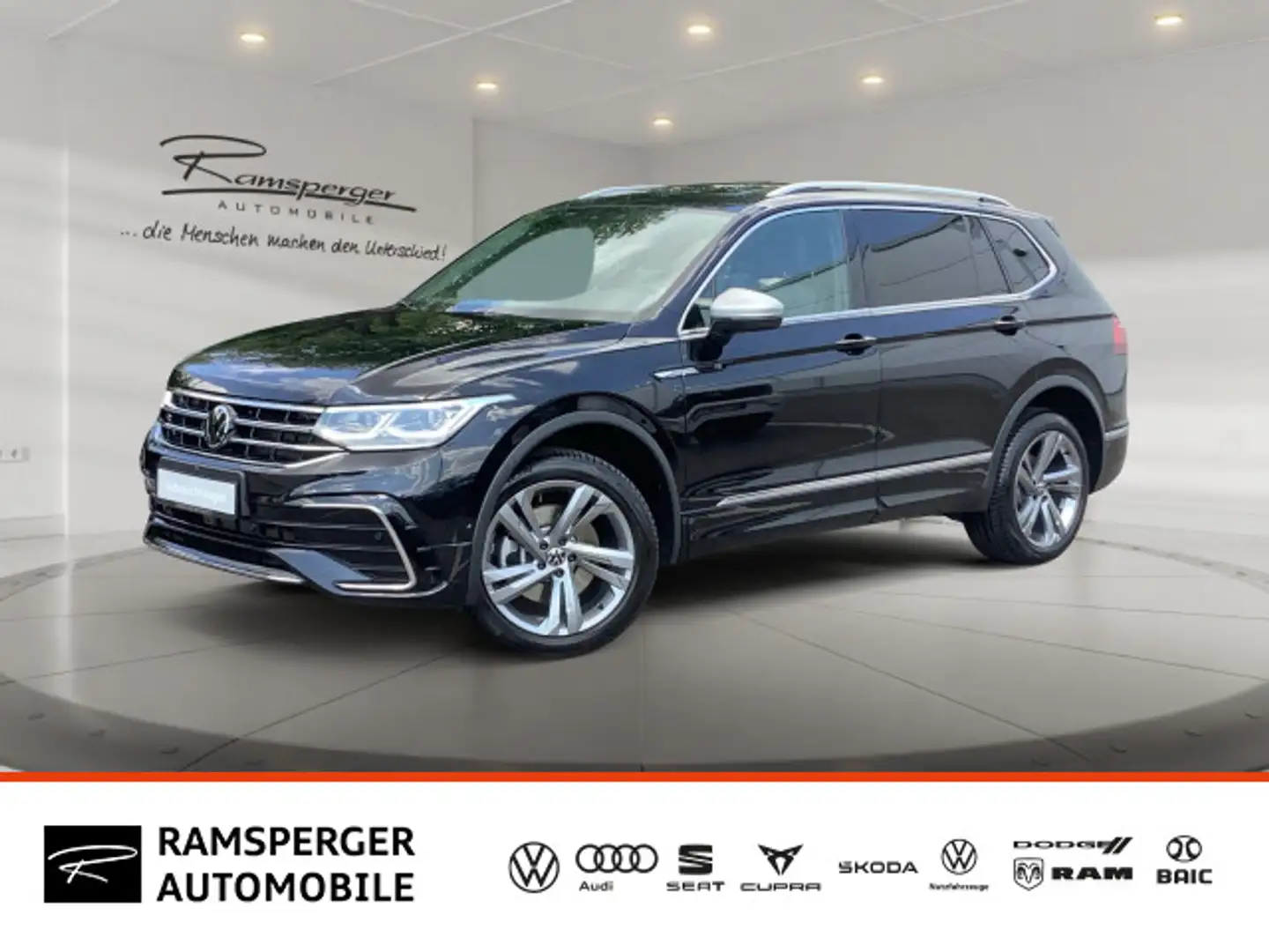 Volkswagen Tiguan Allspace 2.0 TDI DSG R-Line 4M. AHK Pano Schwarz - 1