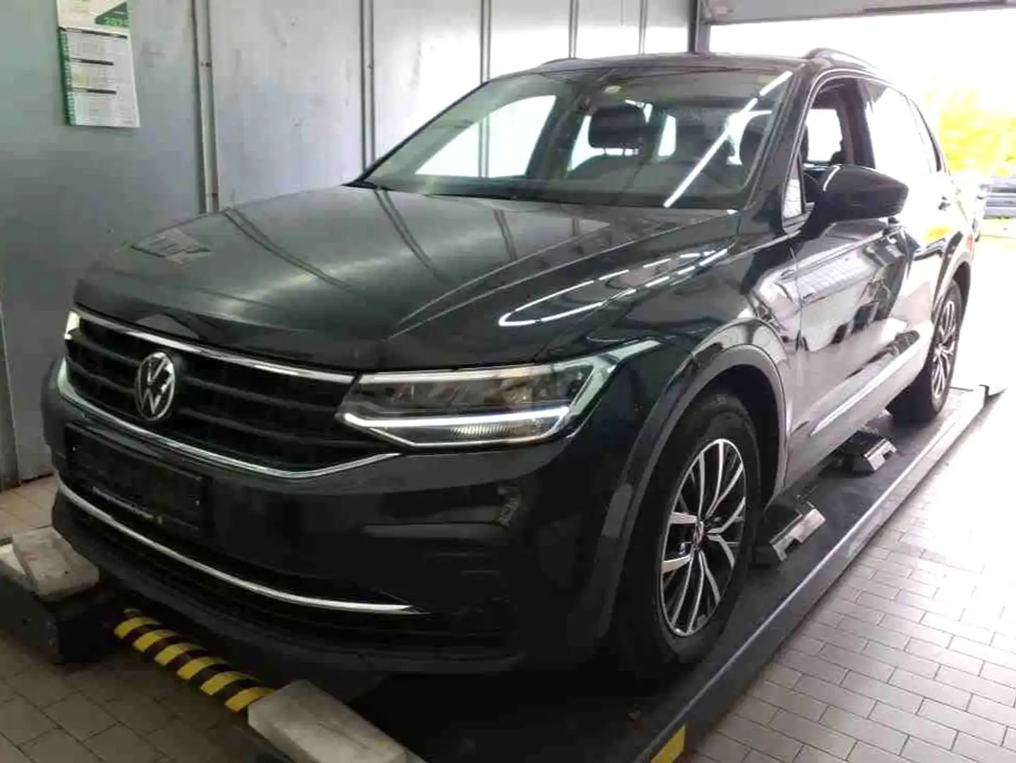 Volkswagen Tiguan 1.5 TSI LIFE AHK*Navi*LED*SHZ*ACC Grau - 2