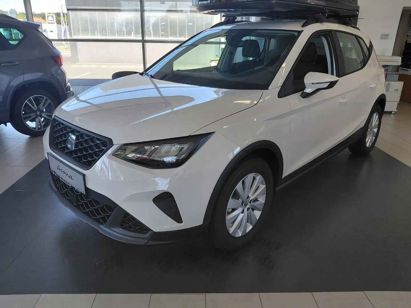 SEAT Arona Reference Weiß - 1