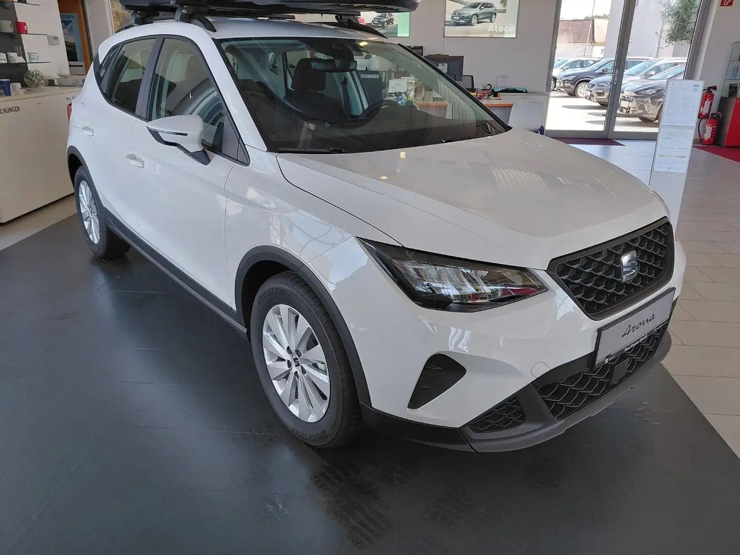SEAT Arona Reference Weiß - 2