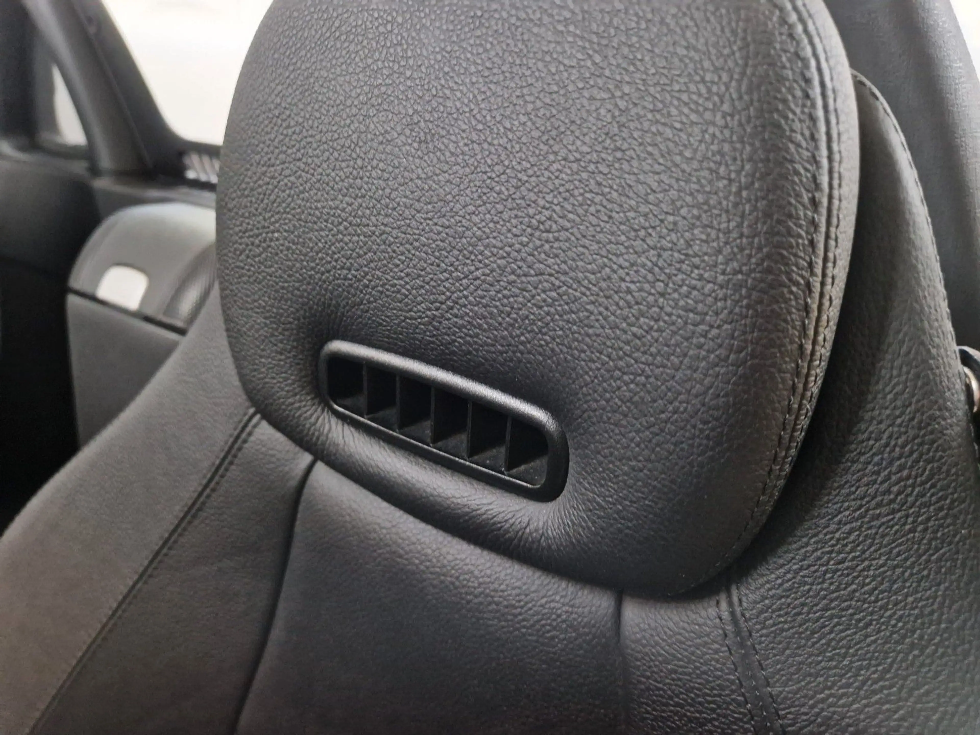 Mercedes-Benz SLK 280 — photo 15