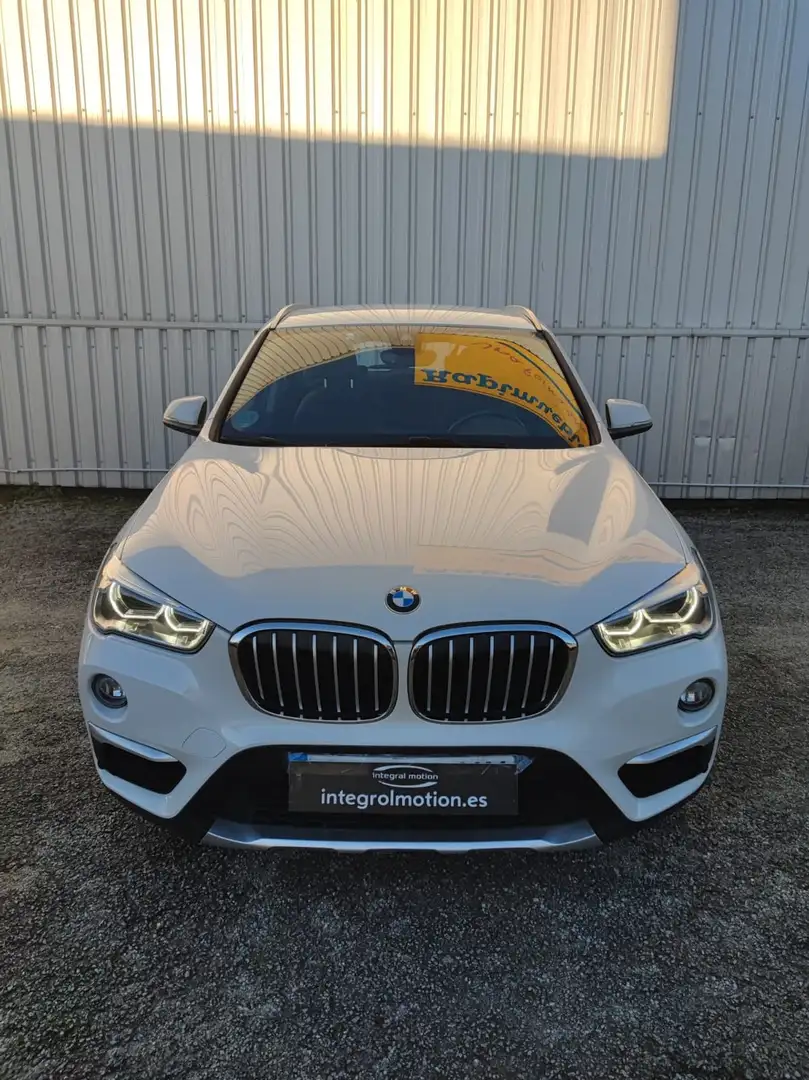 BMW X1 sDrive 18d Blanc - 2