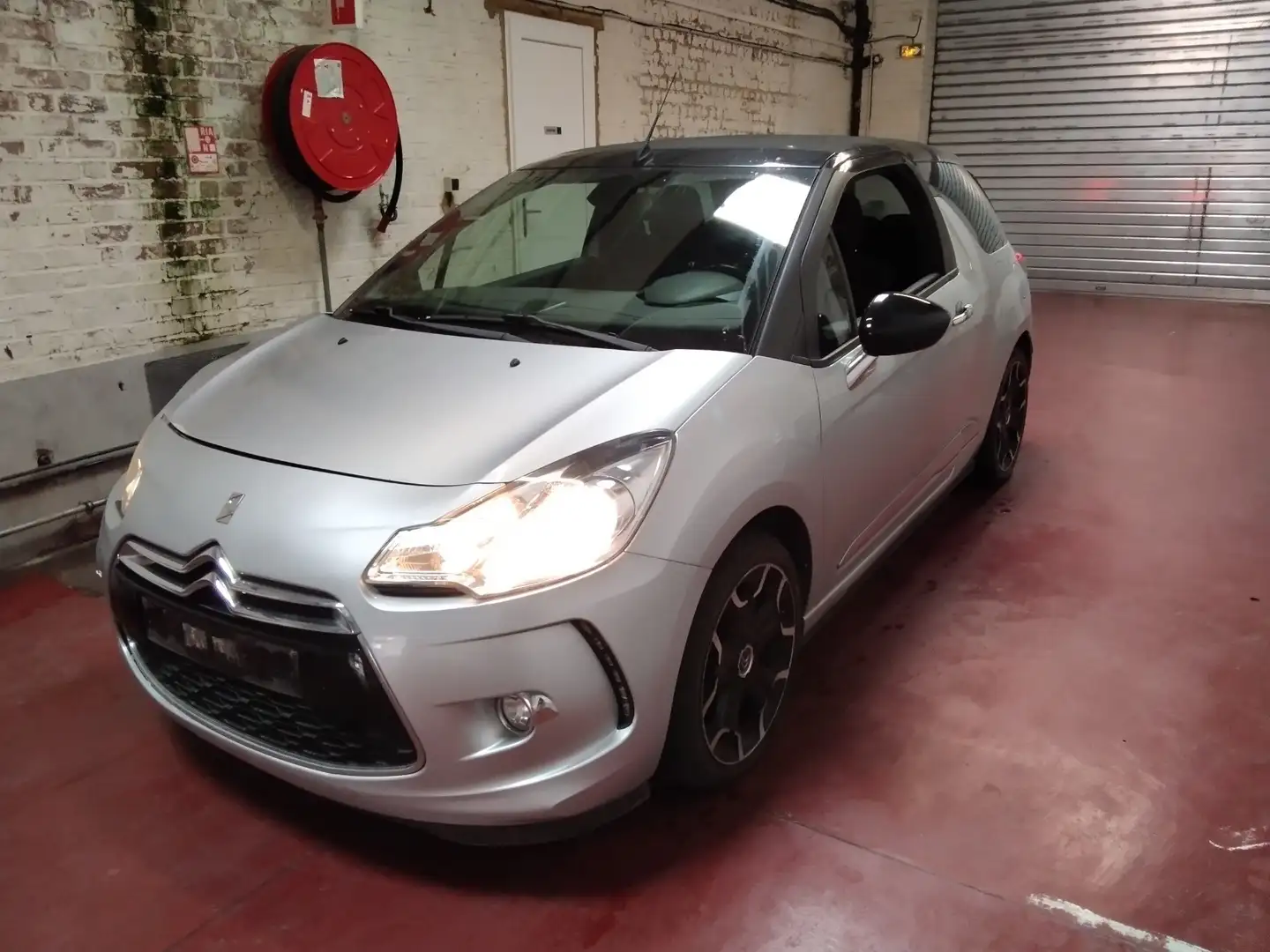 Citroen DS3 Cabriolet e-HDi 90 Sport Chic Gris - 1