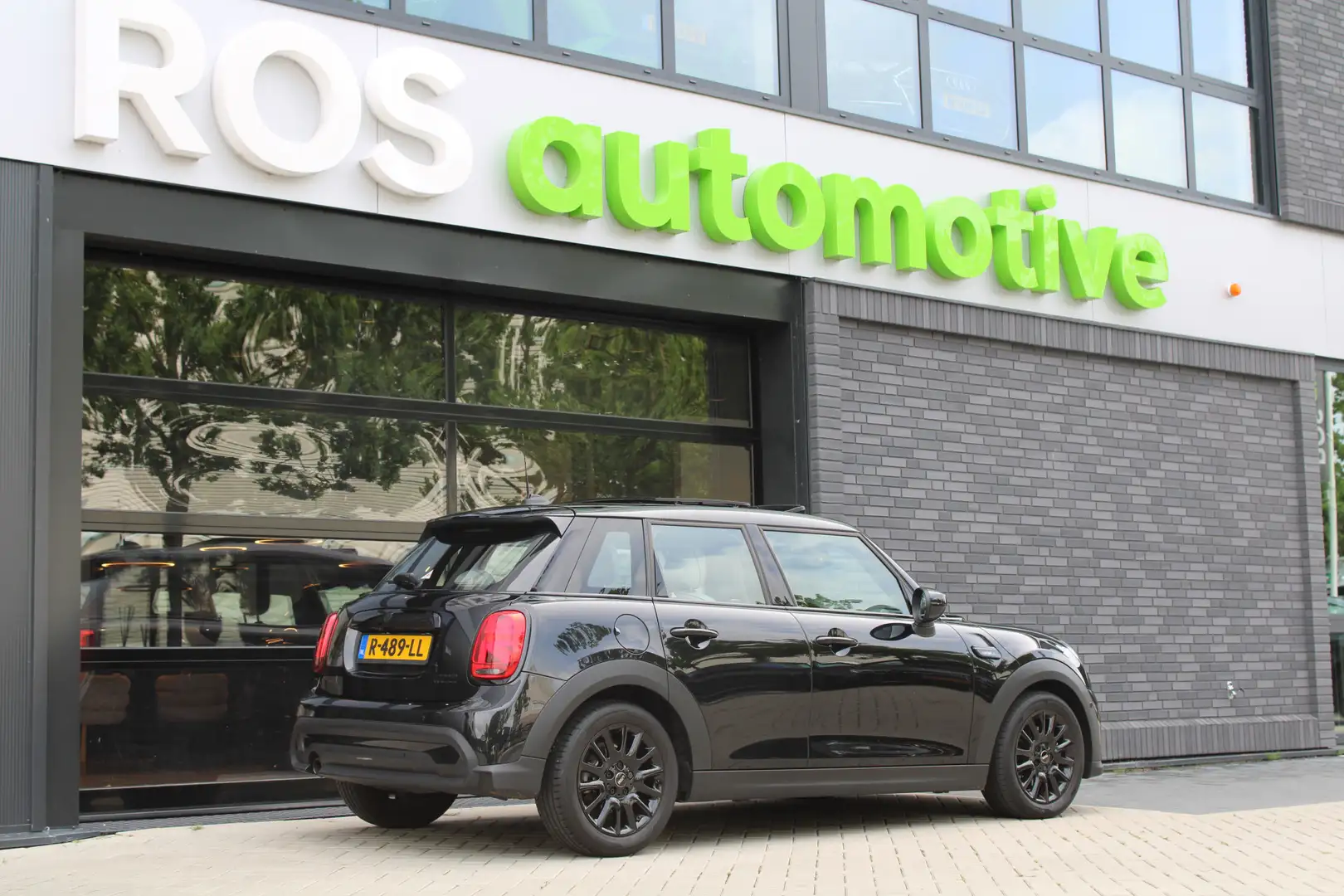 MINI Cooper Mini 1.5 Camden Plus Edition | NAP! | BTW | PANO | Zwart - 2