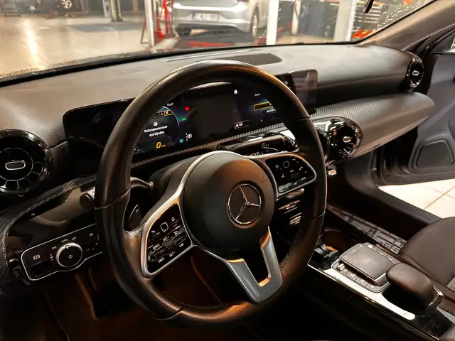 Mercedes-Benz A view 3