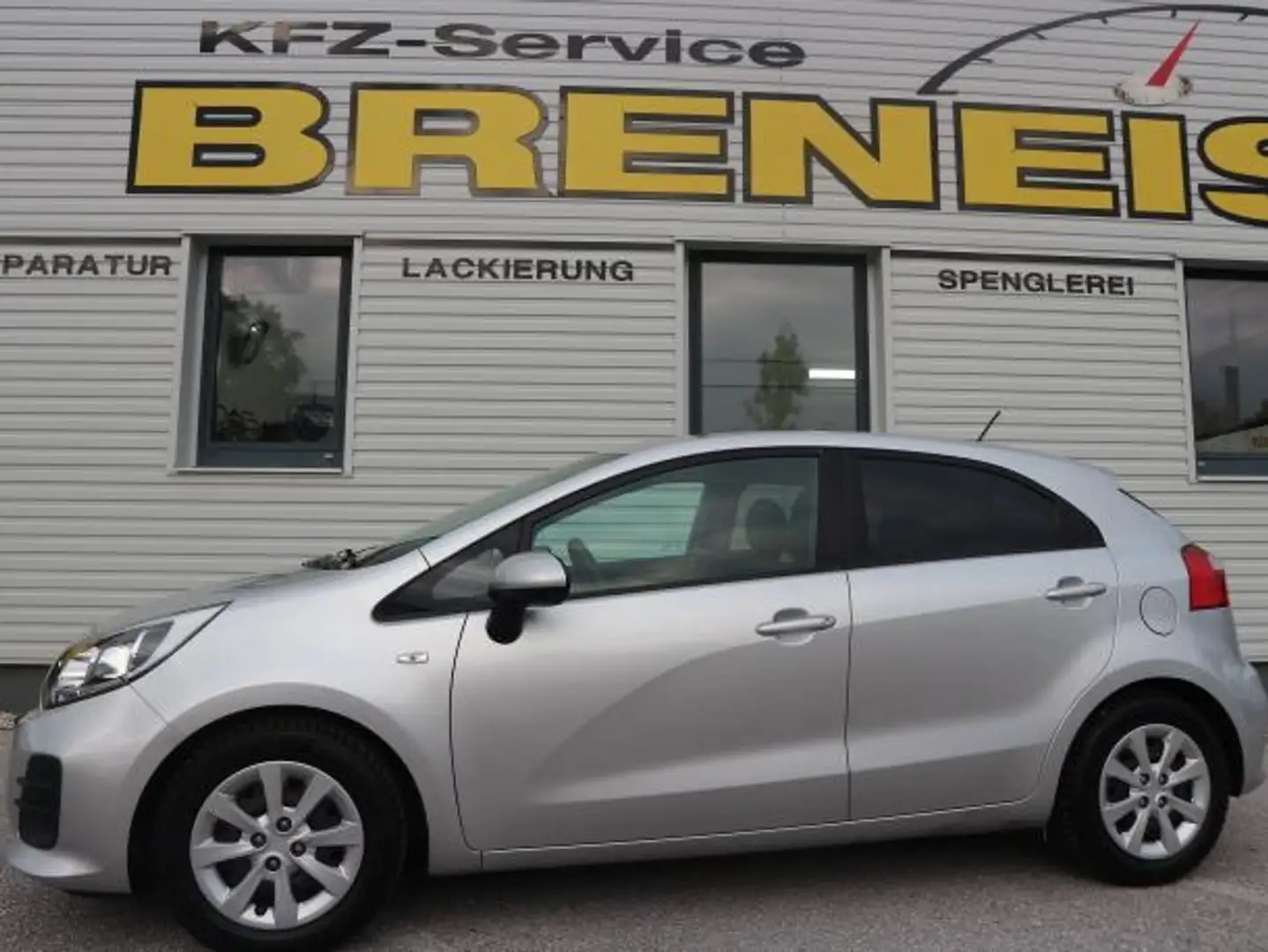 Kia Rio Titan Silber - 2