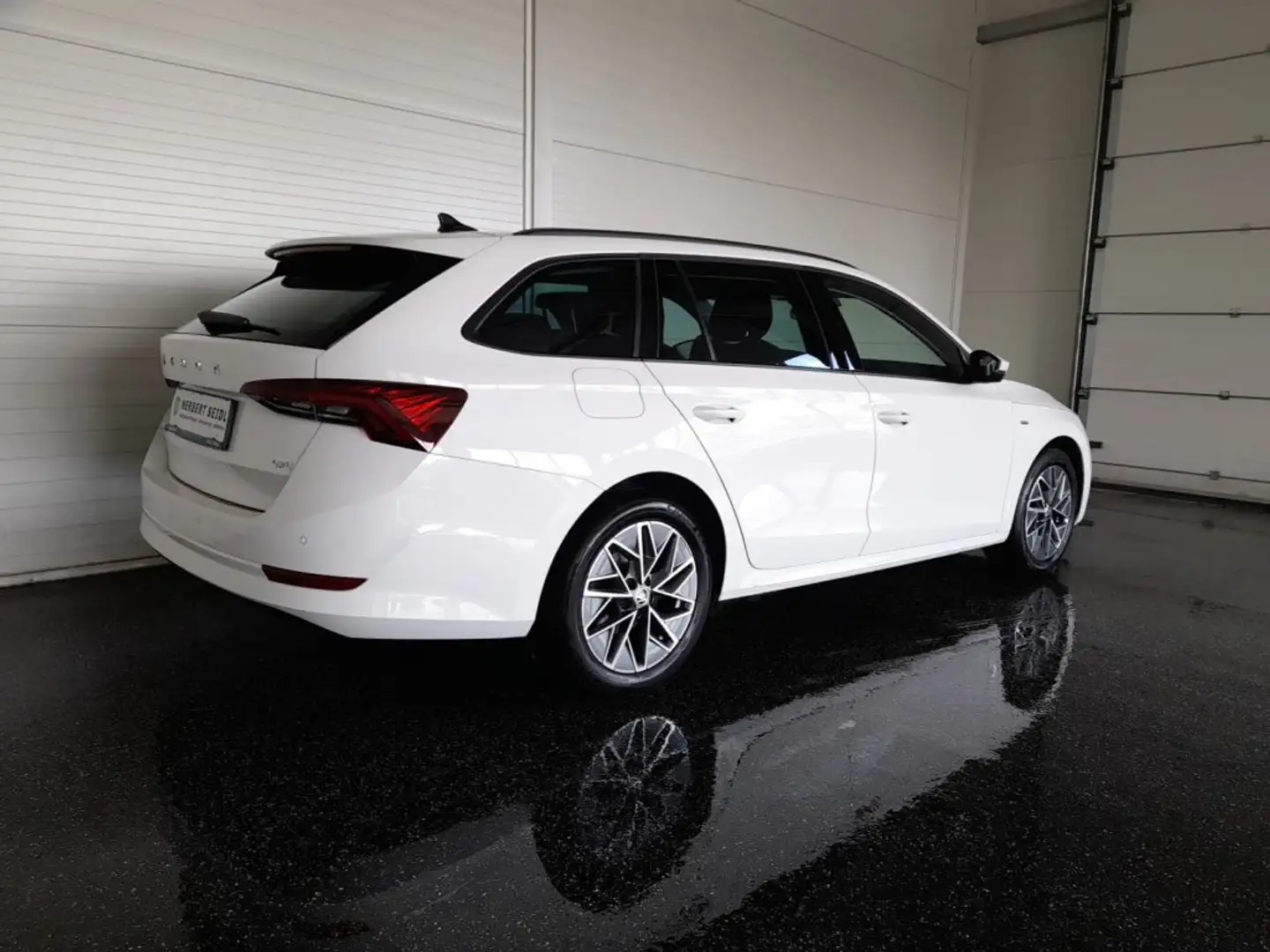 Skoda Octavia Combi TOUR 4x4 2,0 TDI DSG *VOLL-LED MIT DYN BLINKER / AHV / VIRTUELL / NAVI / 17 ZOLL / KEYLESS / 3-ZONEN KLIMA* Weiß - 2