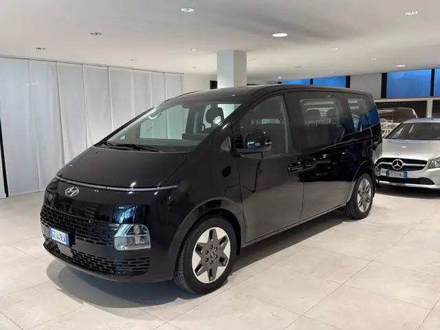 Hyundai STARIA 2.2 auto 2WD Adap. Cruise Fari LED Camera 9 Posti