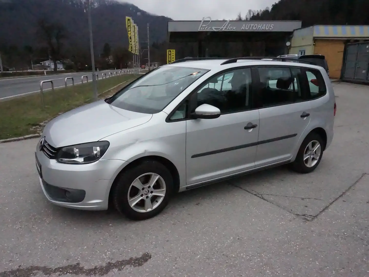 Volkswagen Touran Trendline 1,6 BMT TDI DPF Silber - 2