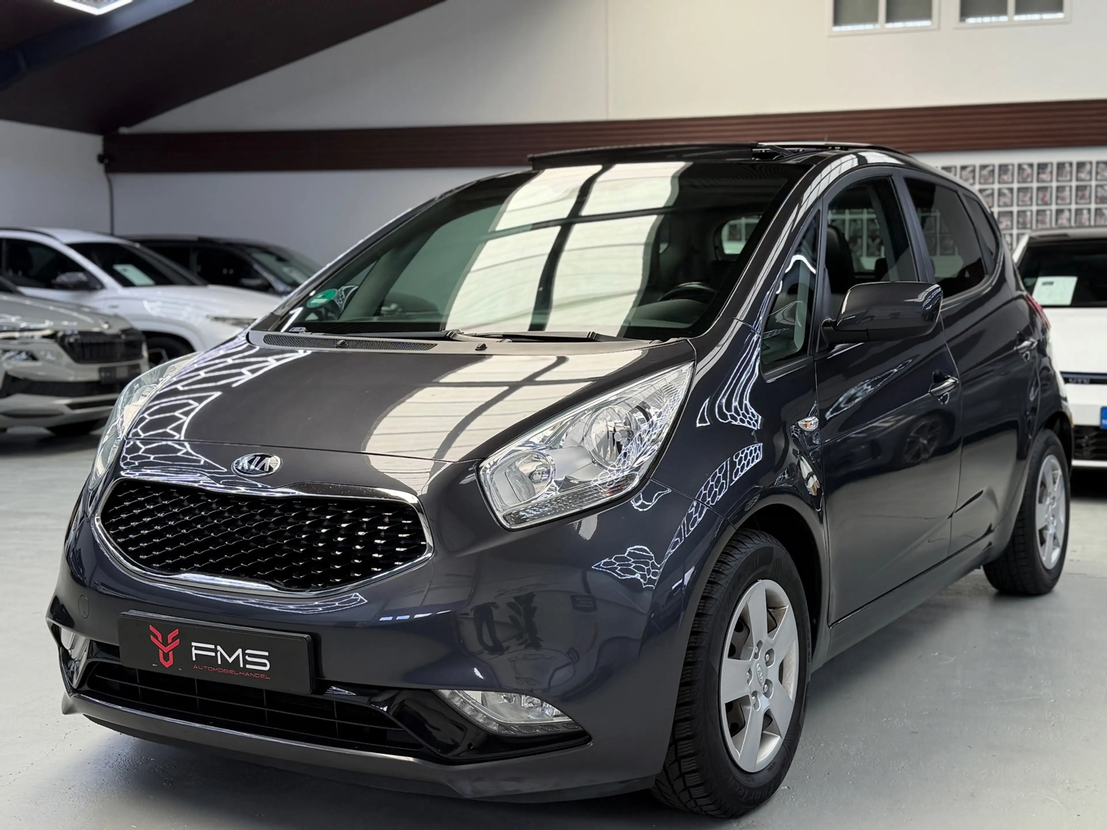 Kia Venga 1.4 CVVT ExecutiveLine Bluetooth Navi LED — photo 6