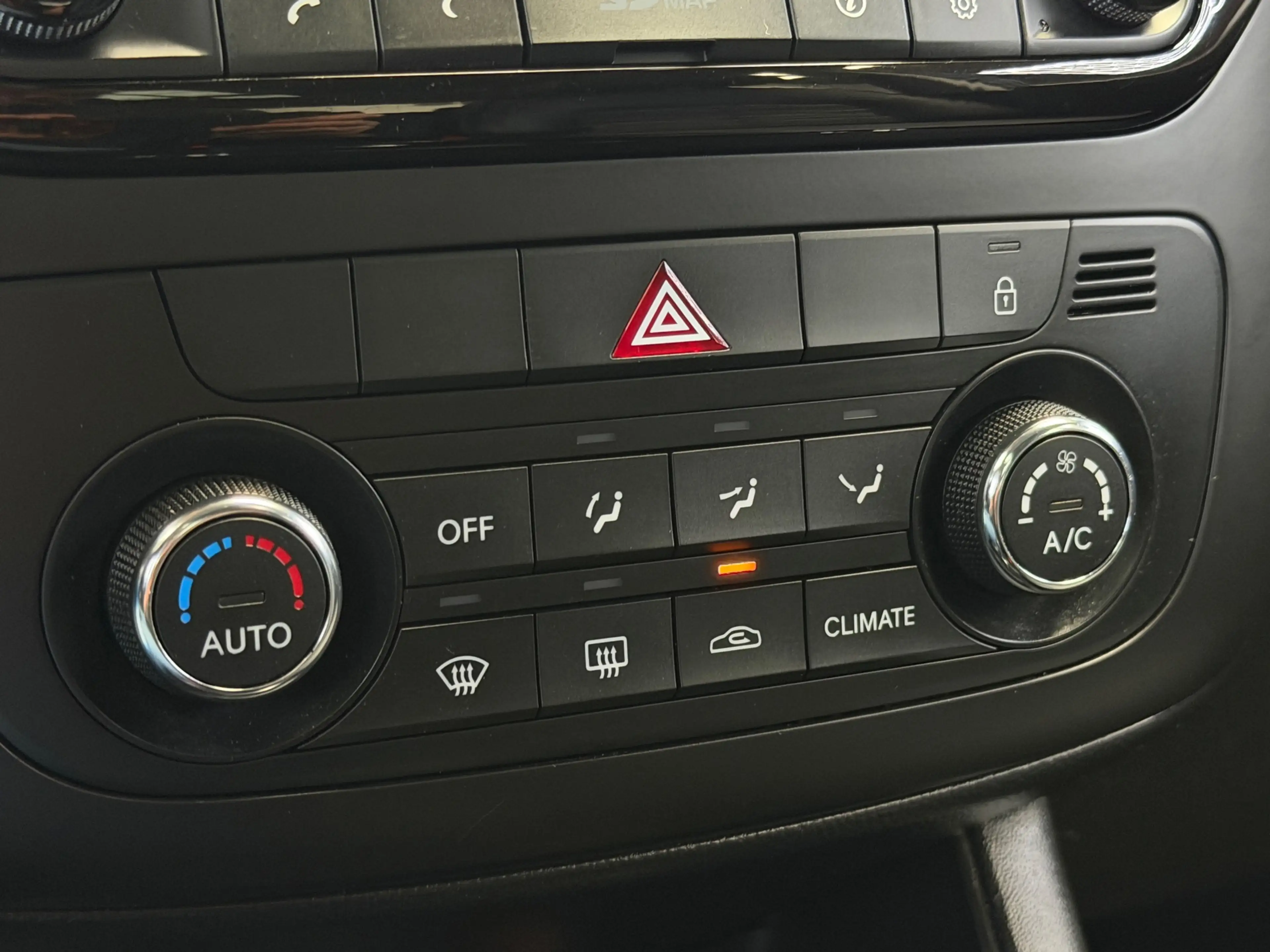 Kia Venga 1.4 CVVT ExecutiveLine Bluetooth Navi LED — photo 12