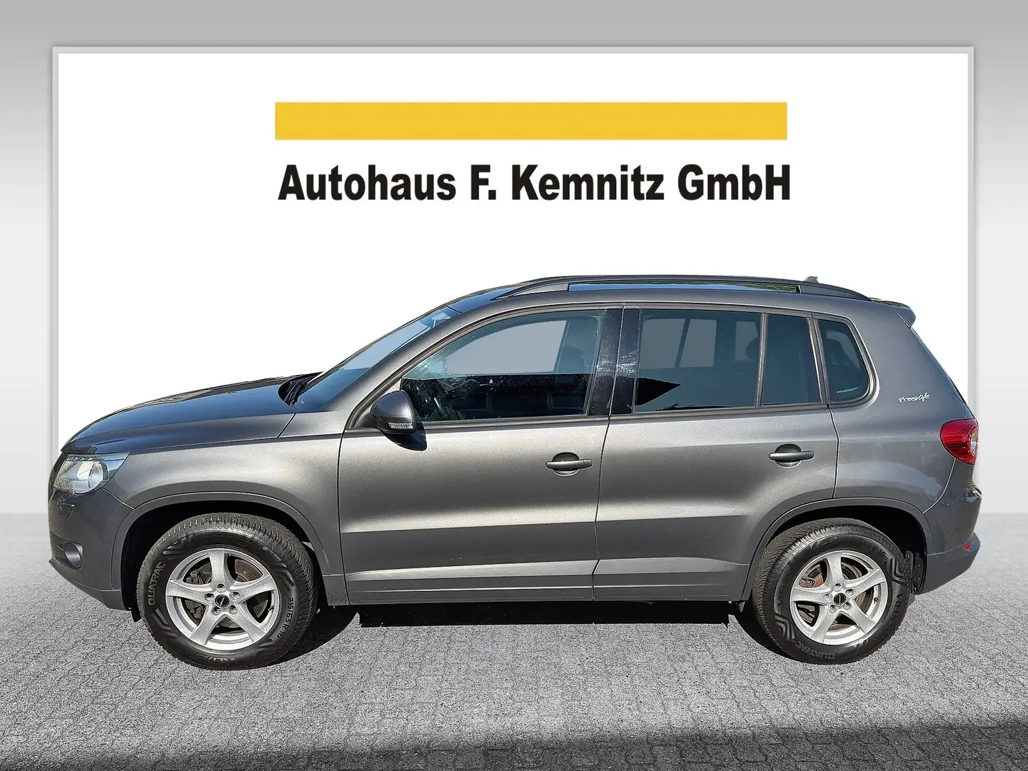 Volkswagen Tiguan Freestyle BMT / AHK / Navi / Klimaauto / PDC Grau - 1