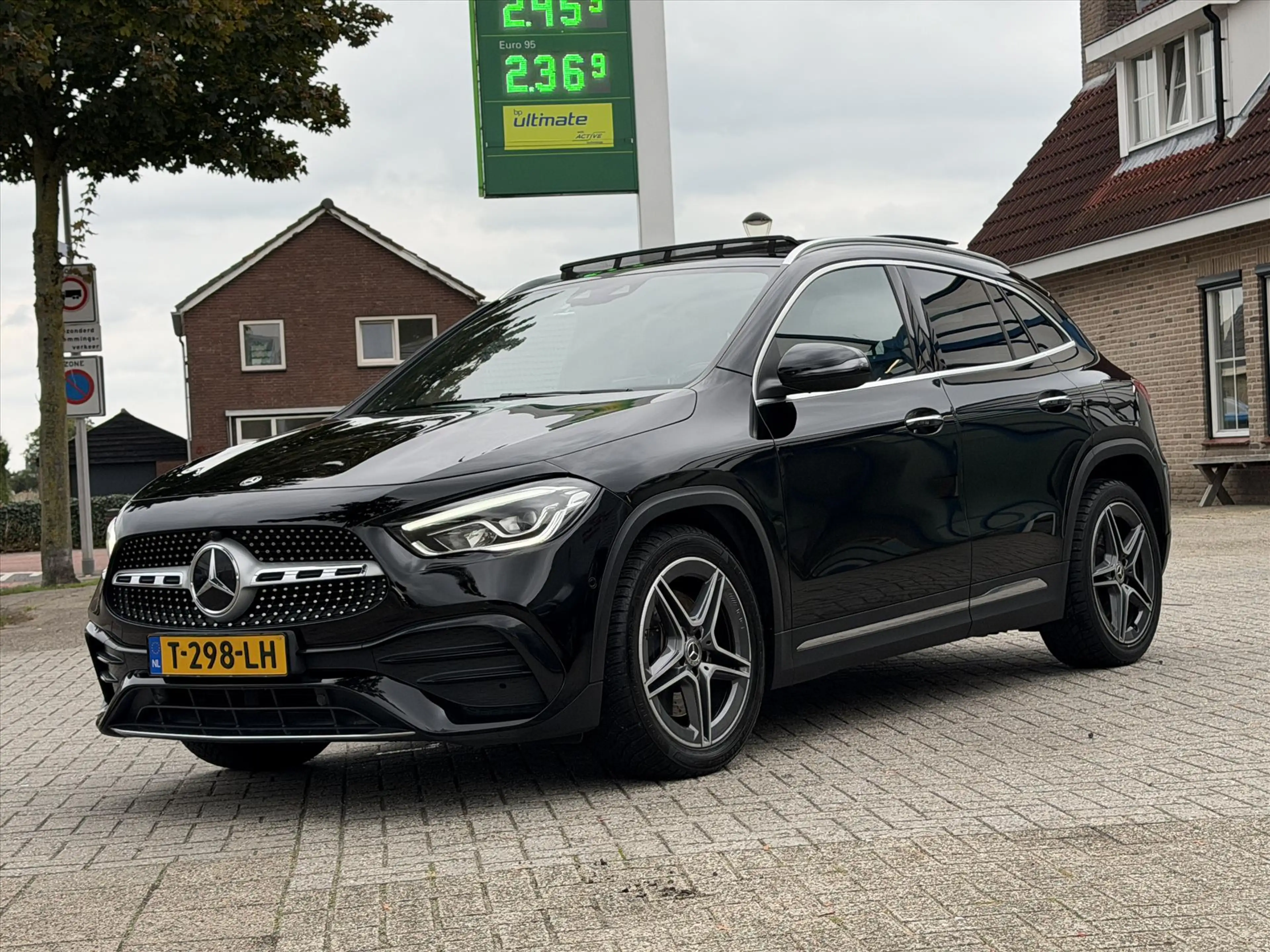 Mercedes-Benz GLA 250 4MATIC AMG Line / Panoramadak / Virtual Cockpit / — photo 3
