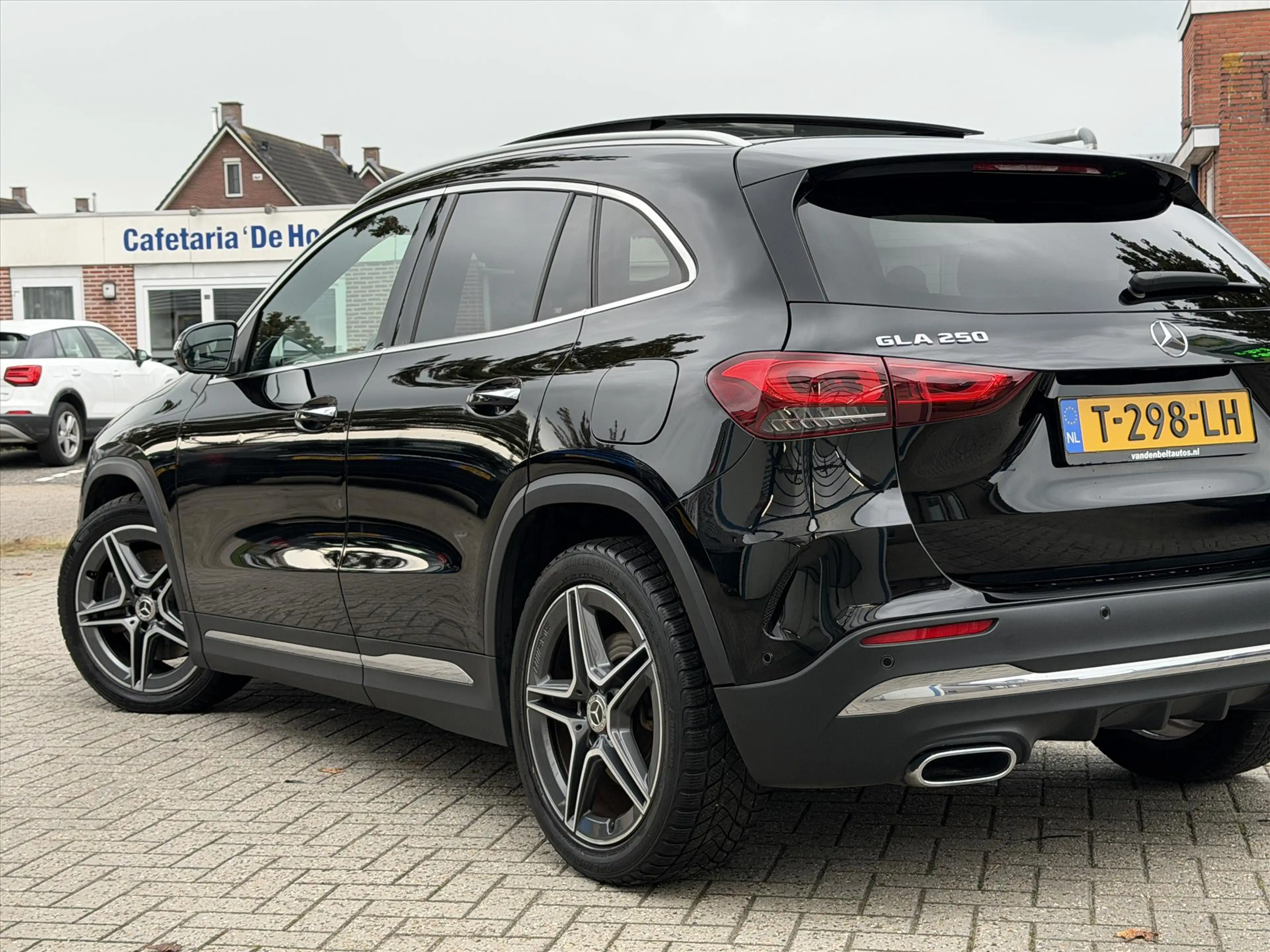 Mercedes-Benz GLA 250 4MATIC AMG Line / Panoramadak / Virtual Cockpit / — photo 4