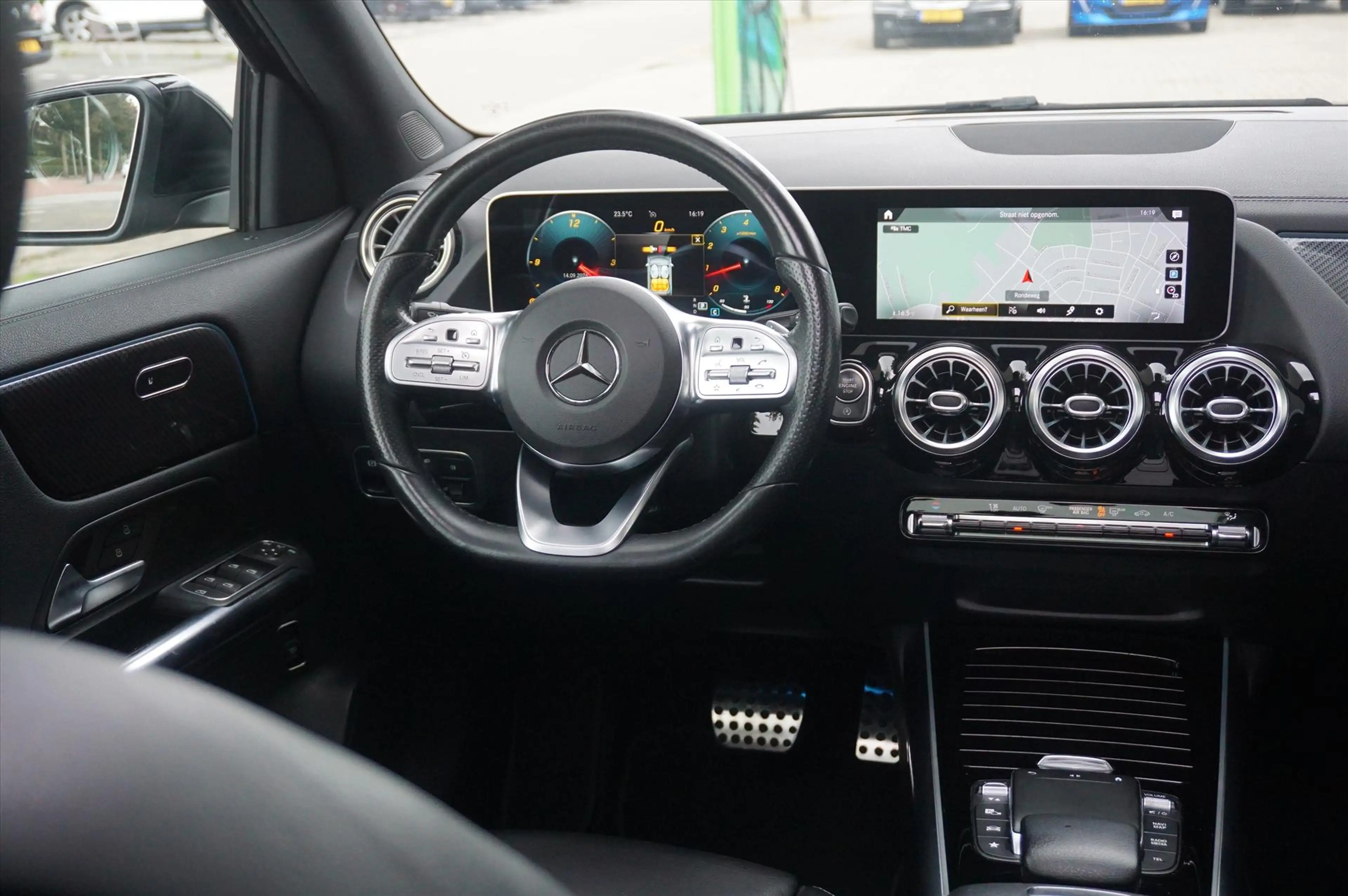 Mercedes-Benz GLA 250 4MATIC AMG Line / Panoramadak / Virtual Cockpit / — photo 9