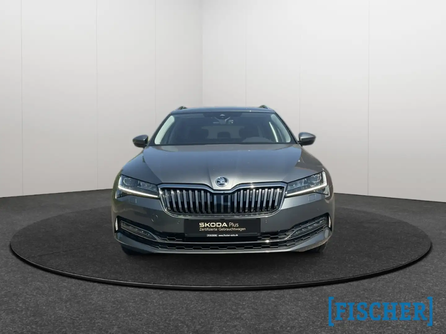 Skoda Superb Combi 2.0TDI DSG Style LED STHZ Navi Rear View ACC Grau - 2