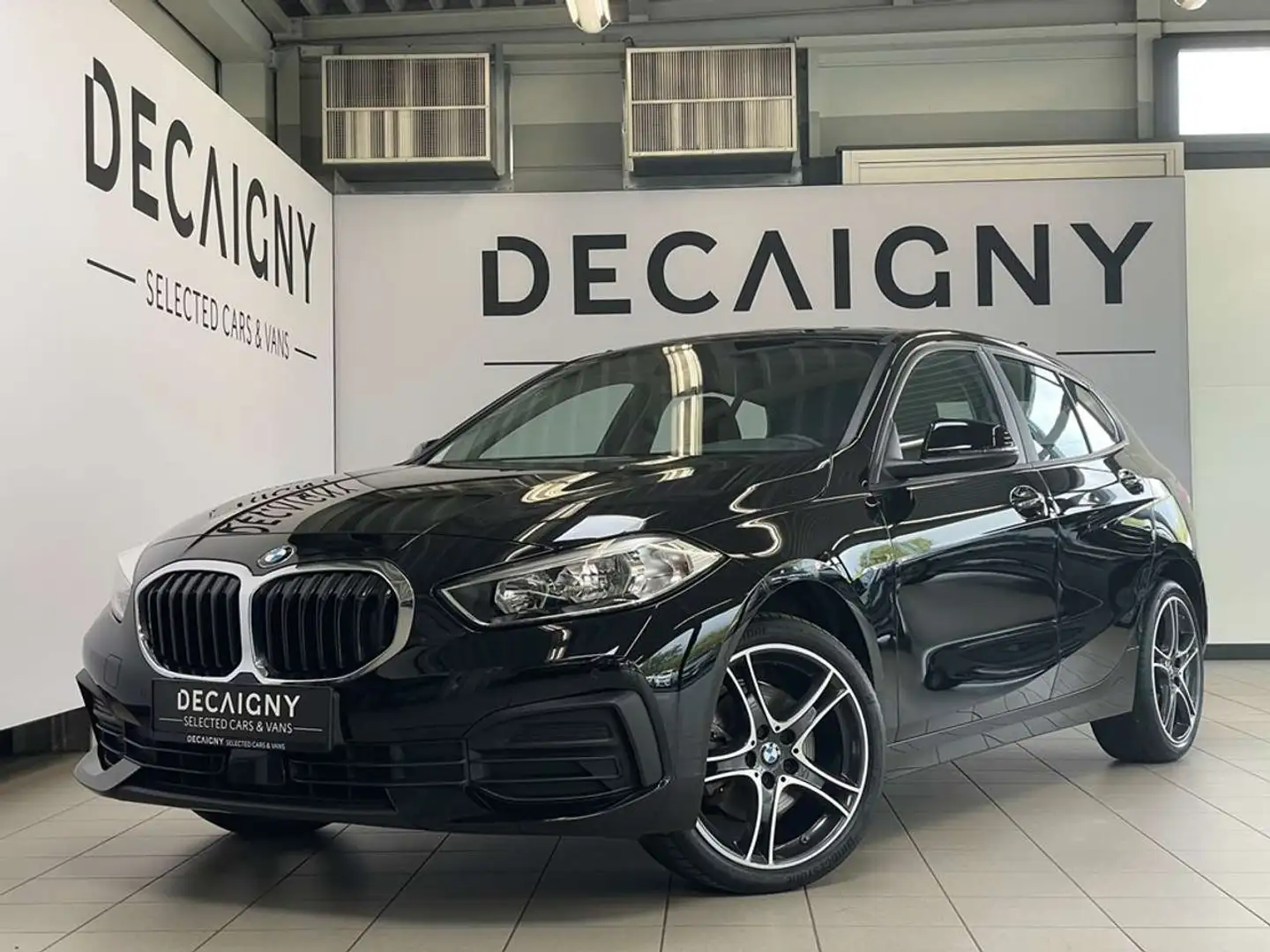 BMW 118 1.5i Hatch *Camera*App Connect*Navigatie Zwart - 1