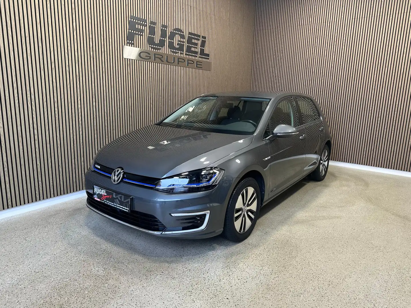 Volkswagen Golf Comfortline 100 KW LED|Navi|Klimaaut. Gris - 2
