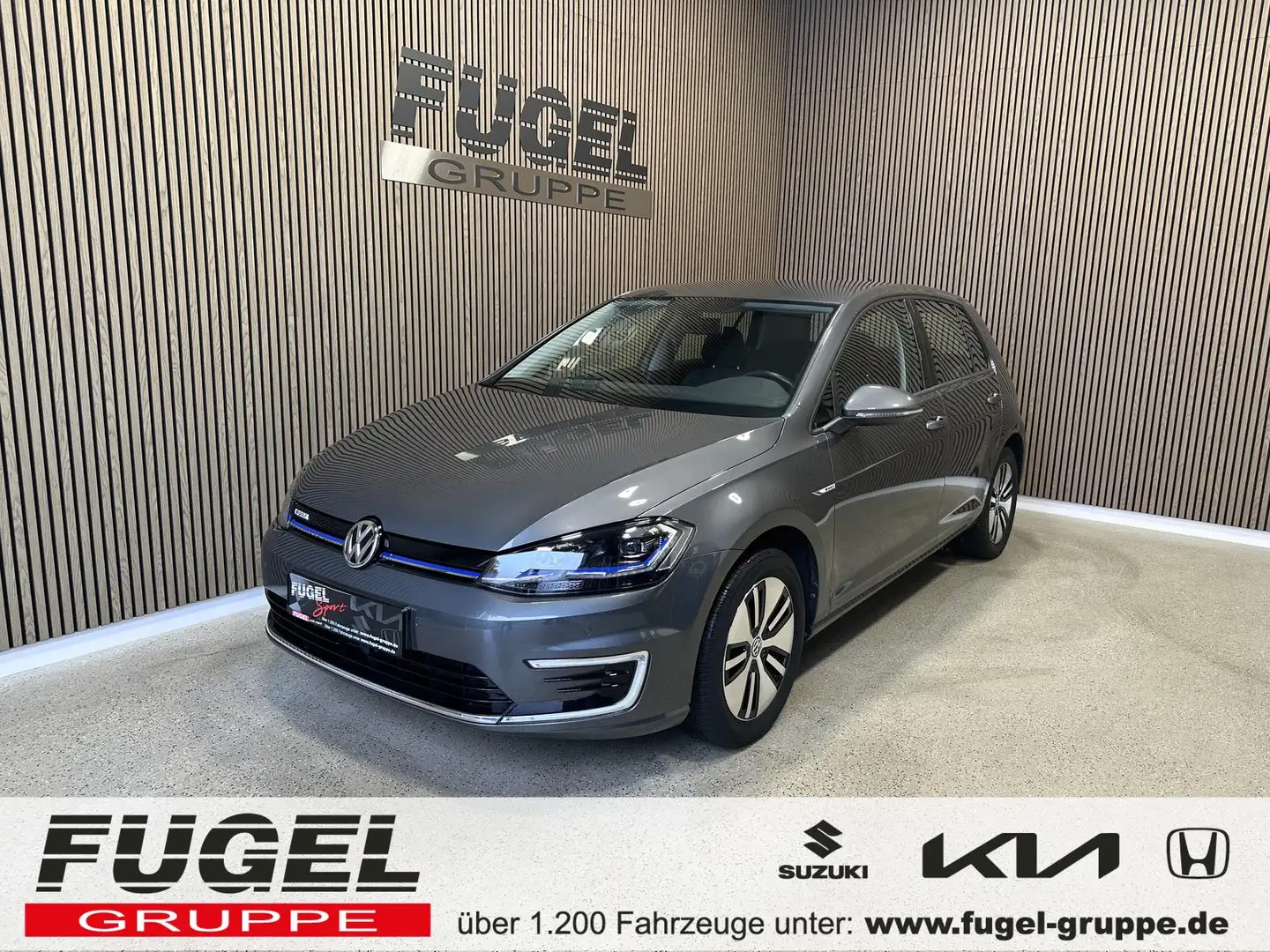 Volkswagen Golf Comfortline 100 KW LED|Navi|Klimaaut. Gris - 1