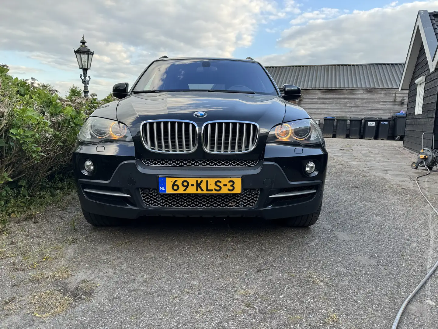 BMW xDrive48i Чорний - 2