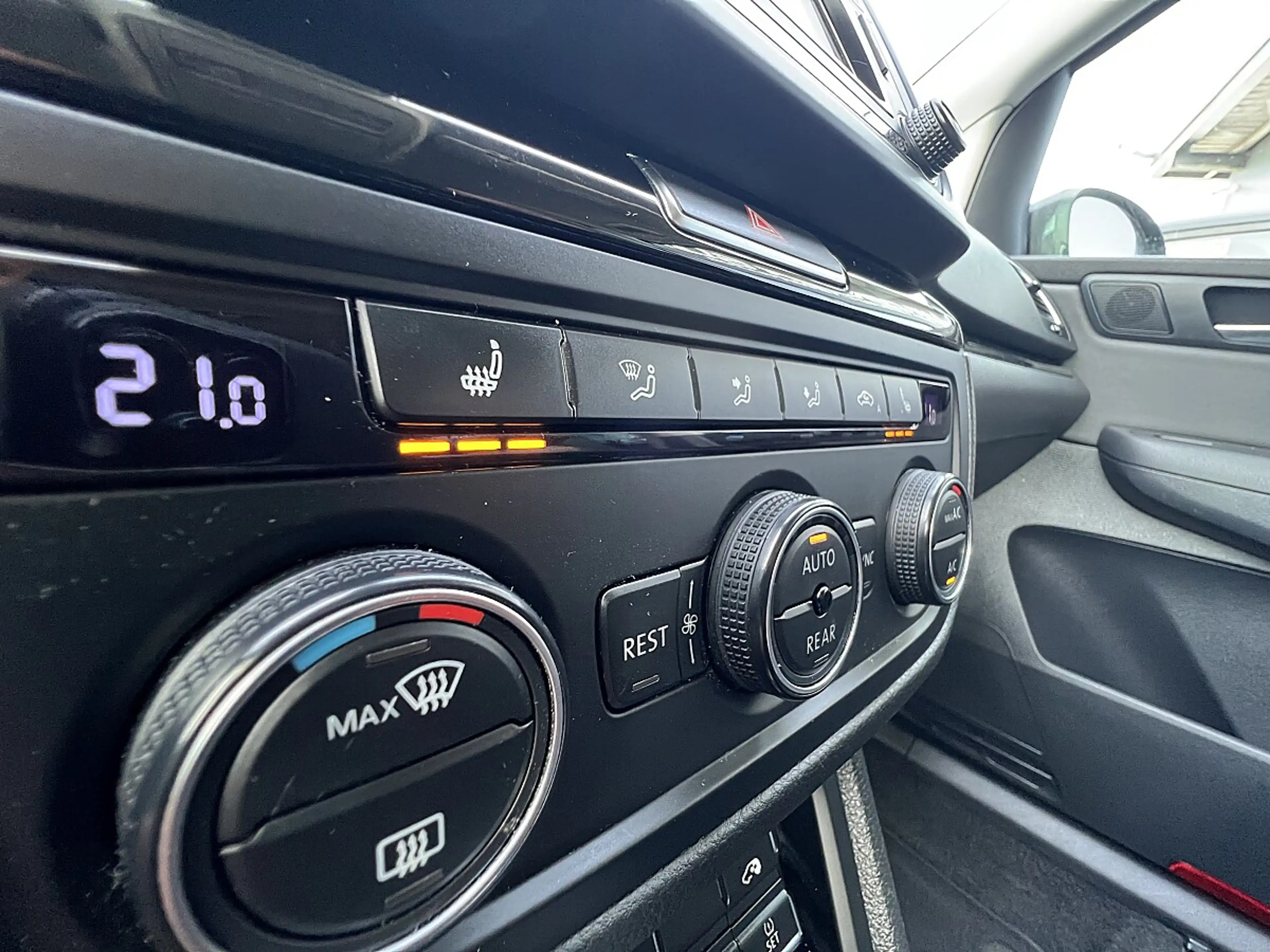 Volkswagen Sharan Business+ 2,0 TDI DSG 4Motion — photo 8
