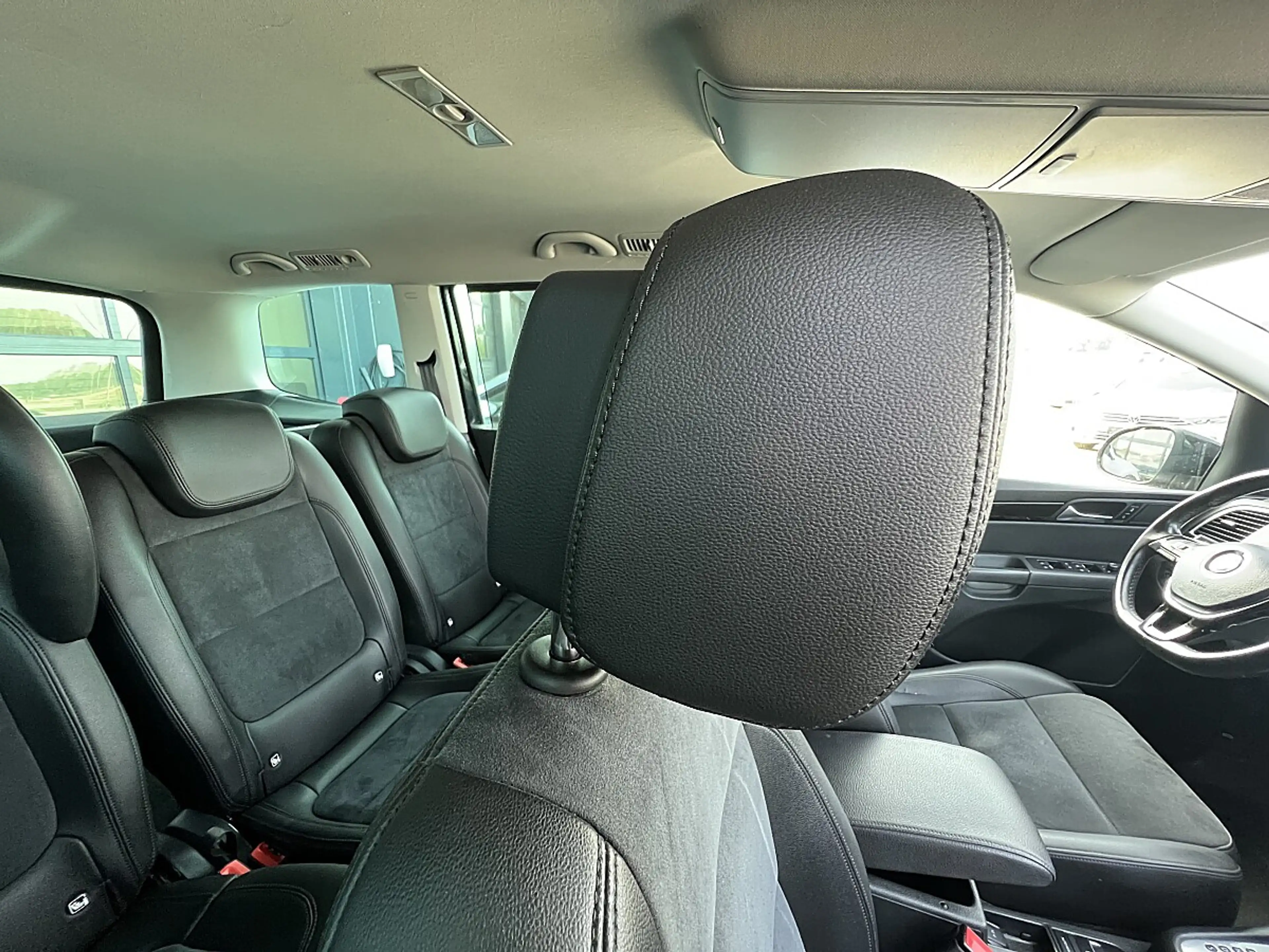 Volkswagen Sharan Business+ 2,0 TDI DSG 4Motion — photo 6