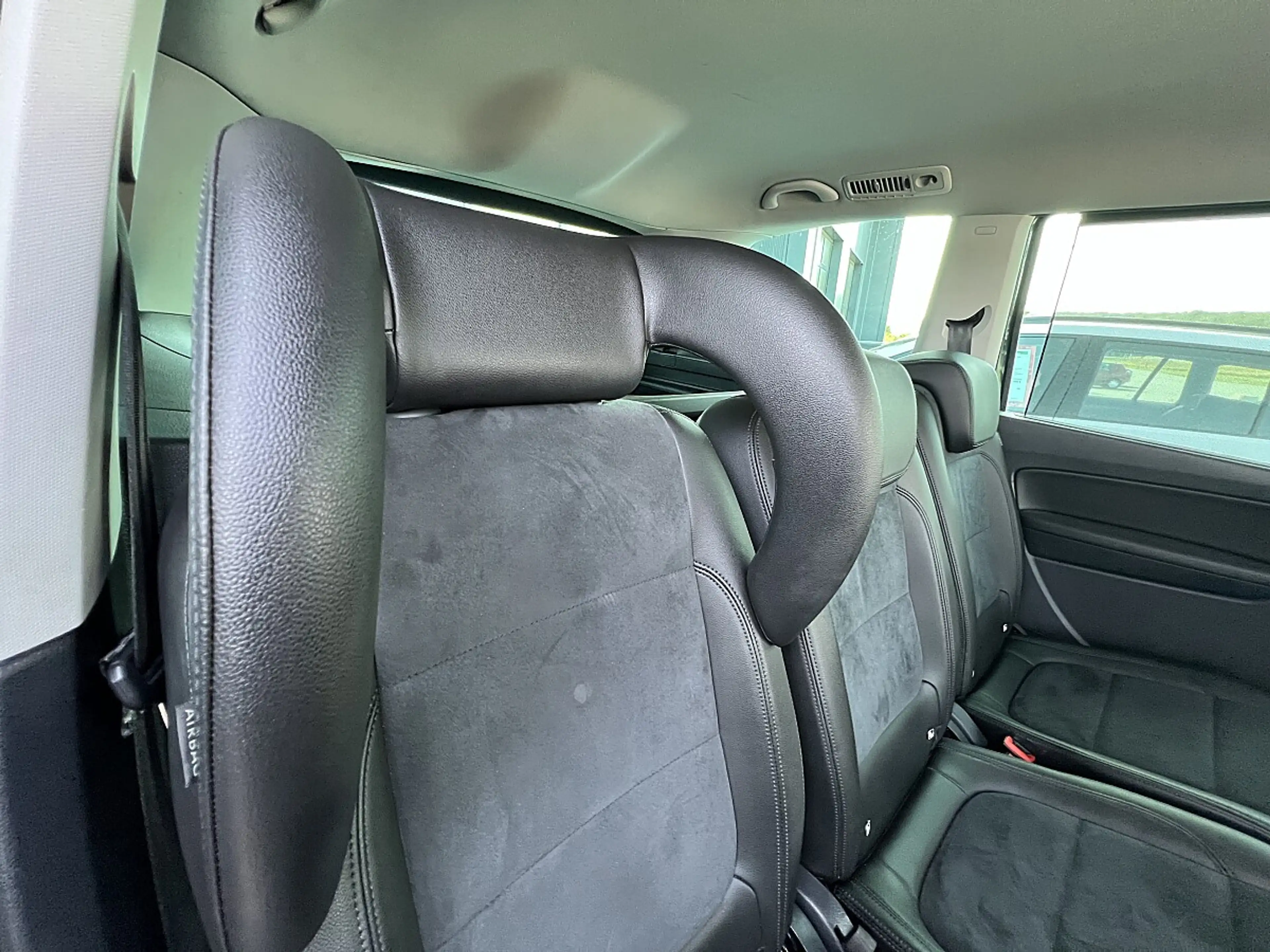 Volkswagen Sharan Business+ 2,0 TDI DSG 4Motion — photo 5