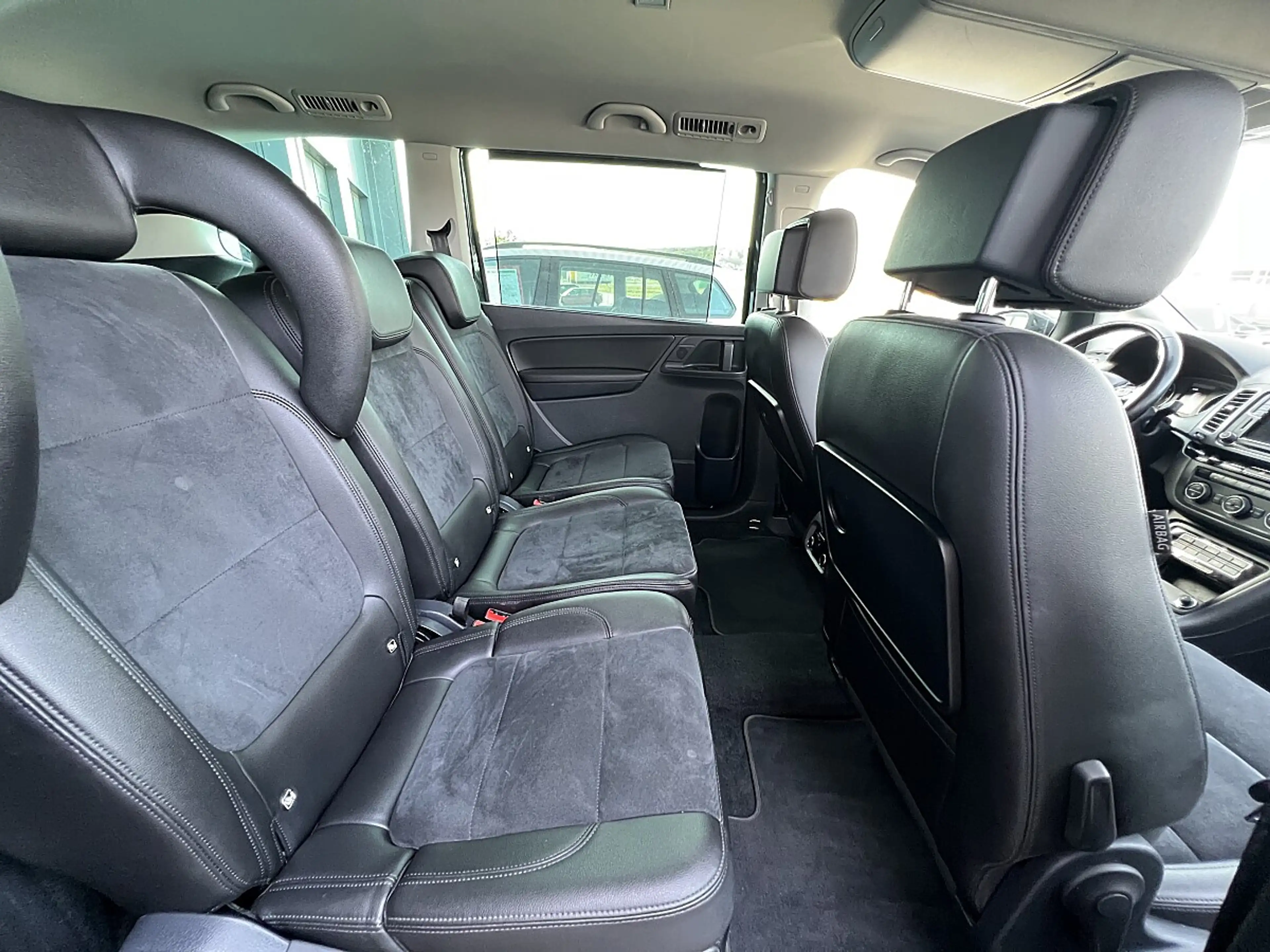 Volkswagen Sharan Business+ 2,0 TDI DSG 4Motion — photo 3