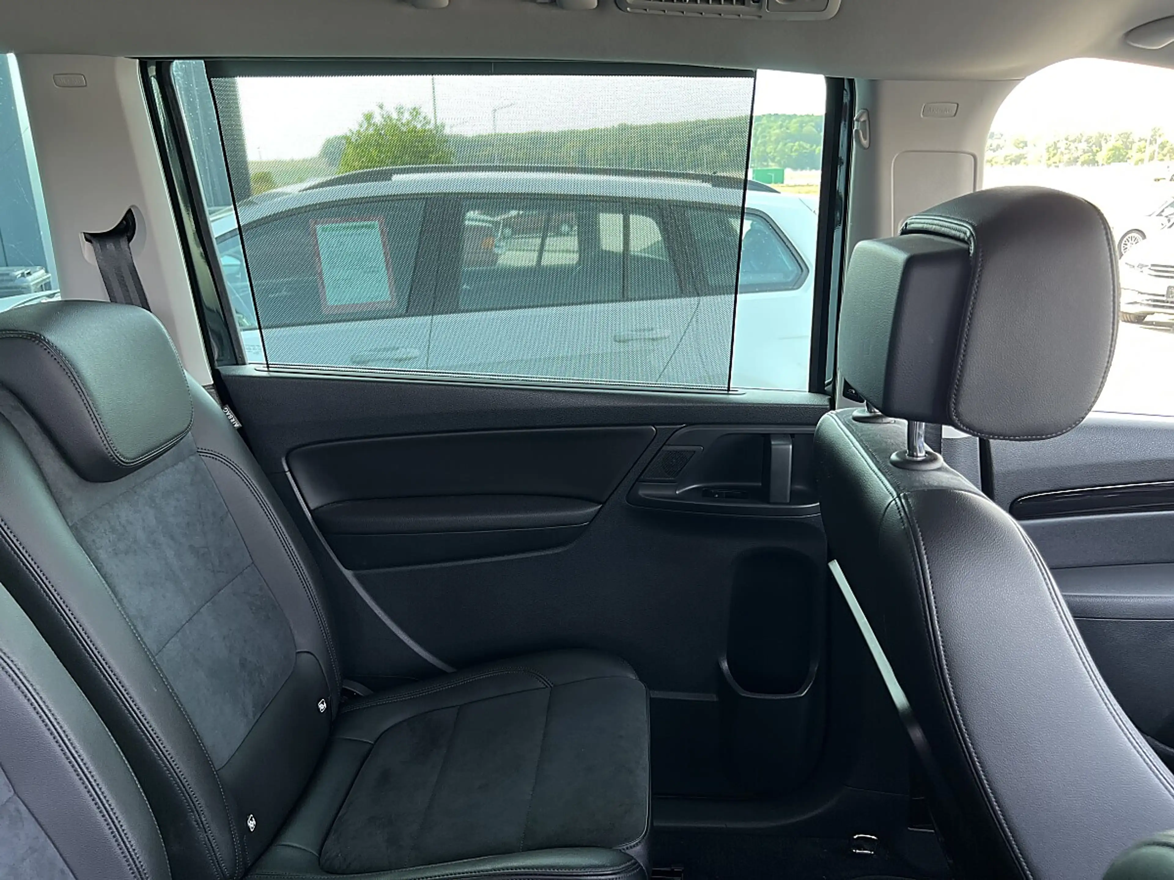 Volkswagen Sharan Business+ 2,0 TDI DSG 4Motion — photo 4